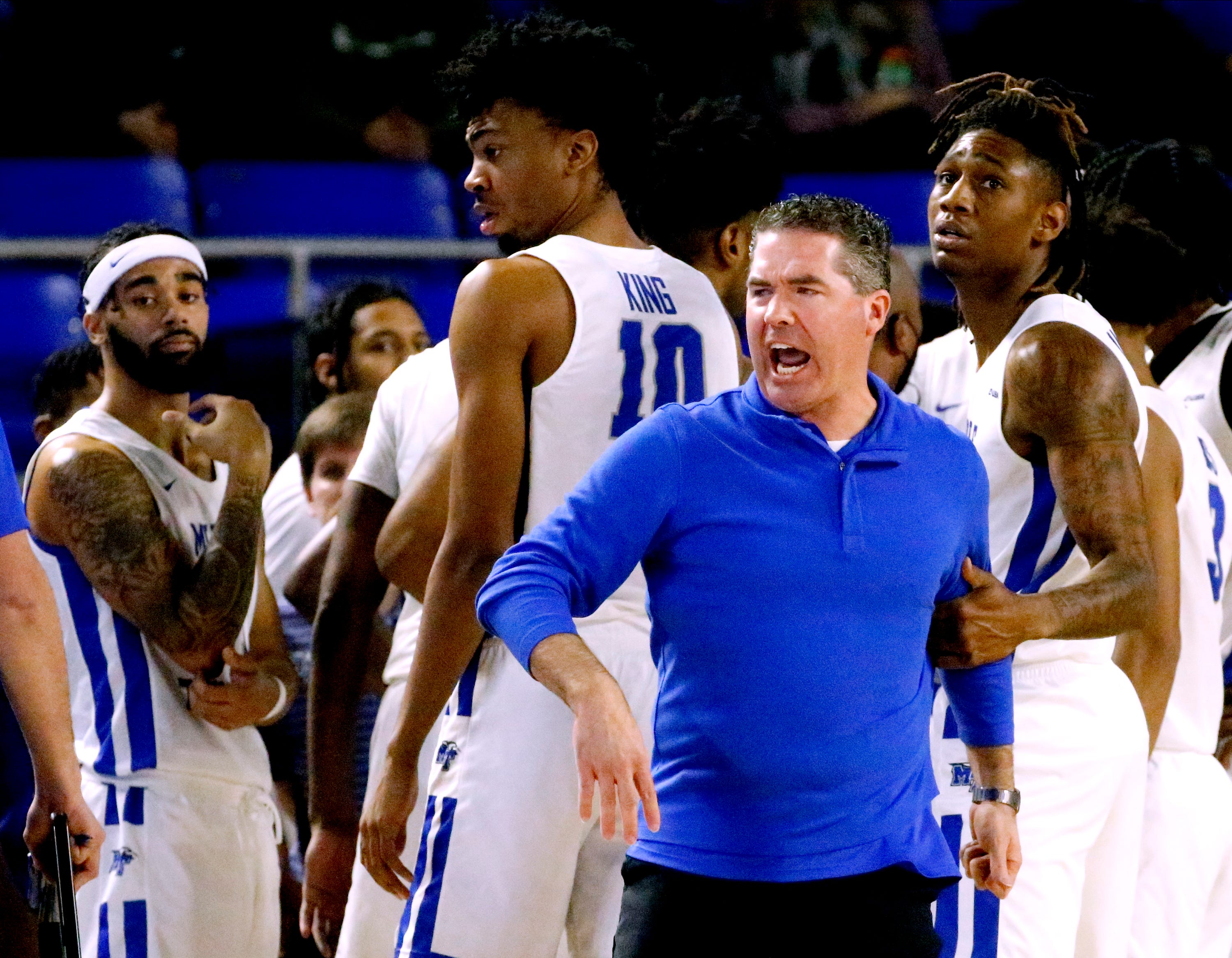 MTSU basketball Blue Raiders climbing Conference USA standings