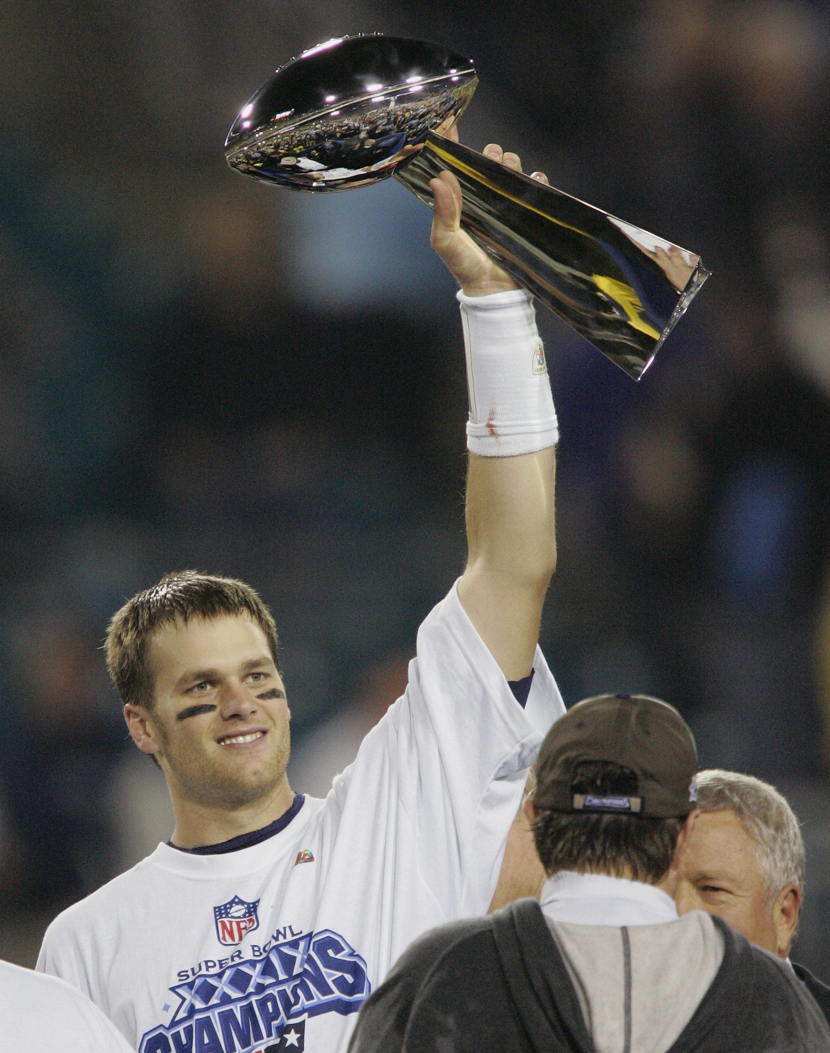 tom brady holding lombardi