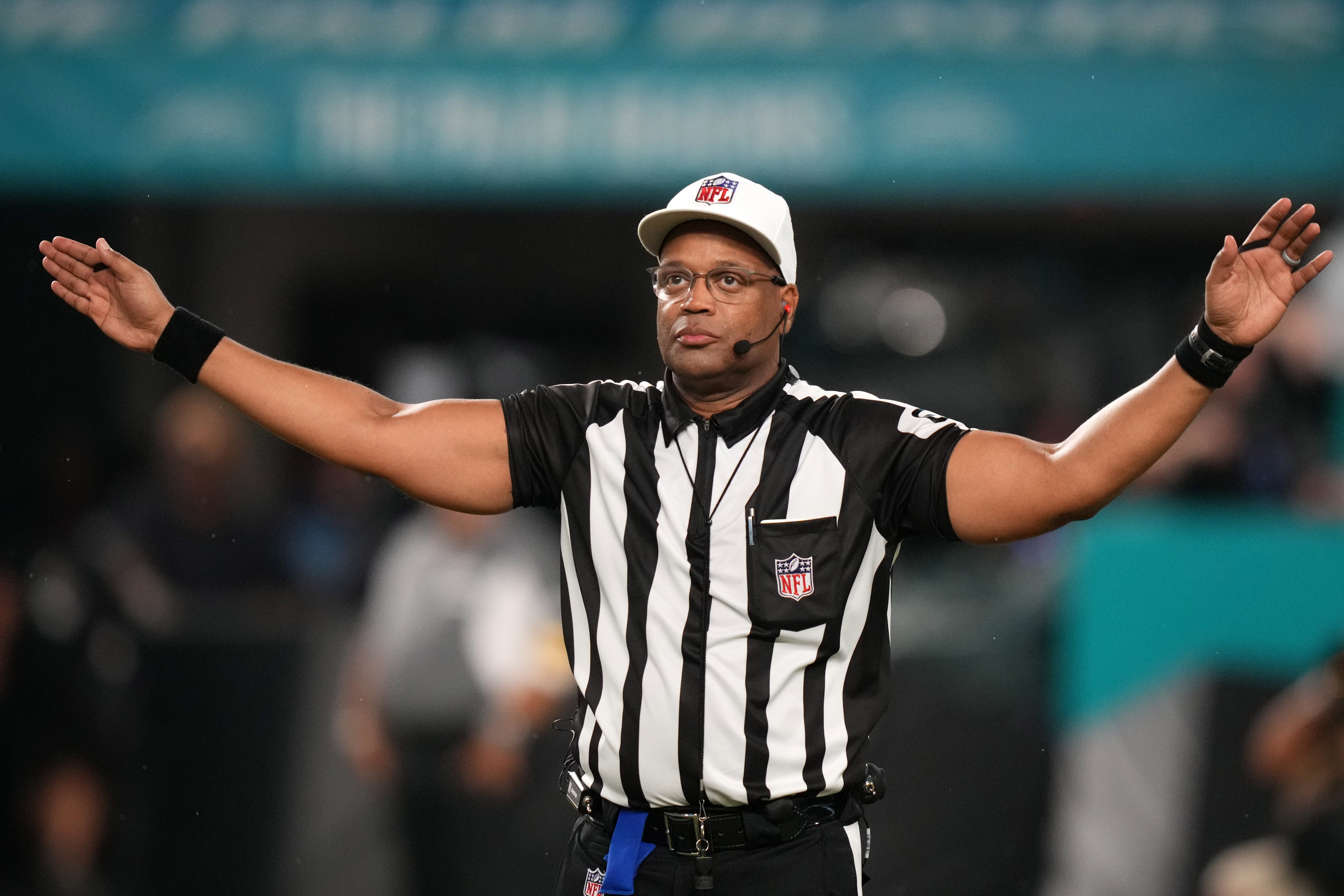 who are the referees for the super bowl