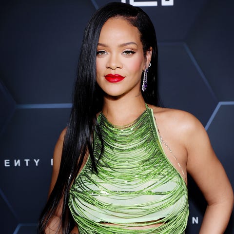 LOS ANGELES, CALIFORNIA - FEBRUARY 11: Rihanna cel