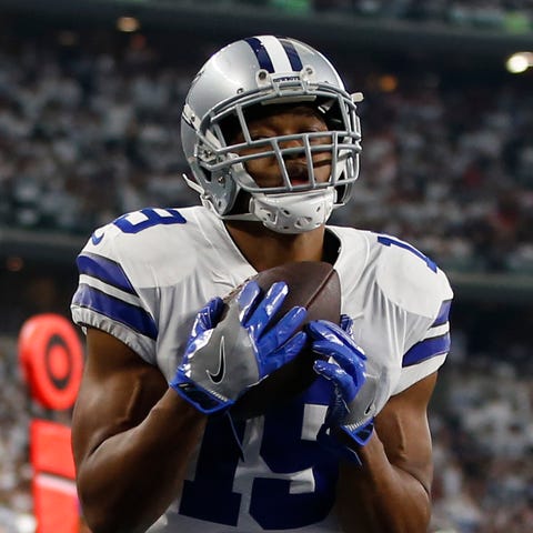 Dallas Cowboys wide receiver Amari Cooper catches 