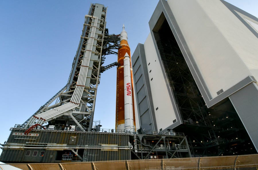 NASA's massive Space Launch System rocket Artemis I roll out from the Vehicle Assembly Building Thursday March 17, 2022. The vehicle is headed to Pad 39B for a systems test known as a 'wet dress rehearsal'. Craig Bailey/FLORIDA TODAY via USA TODAY NETWORK