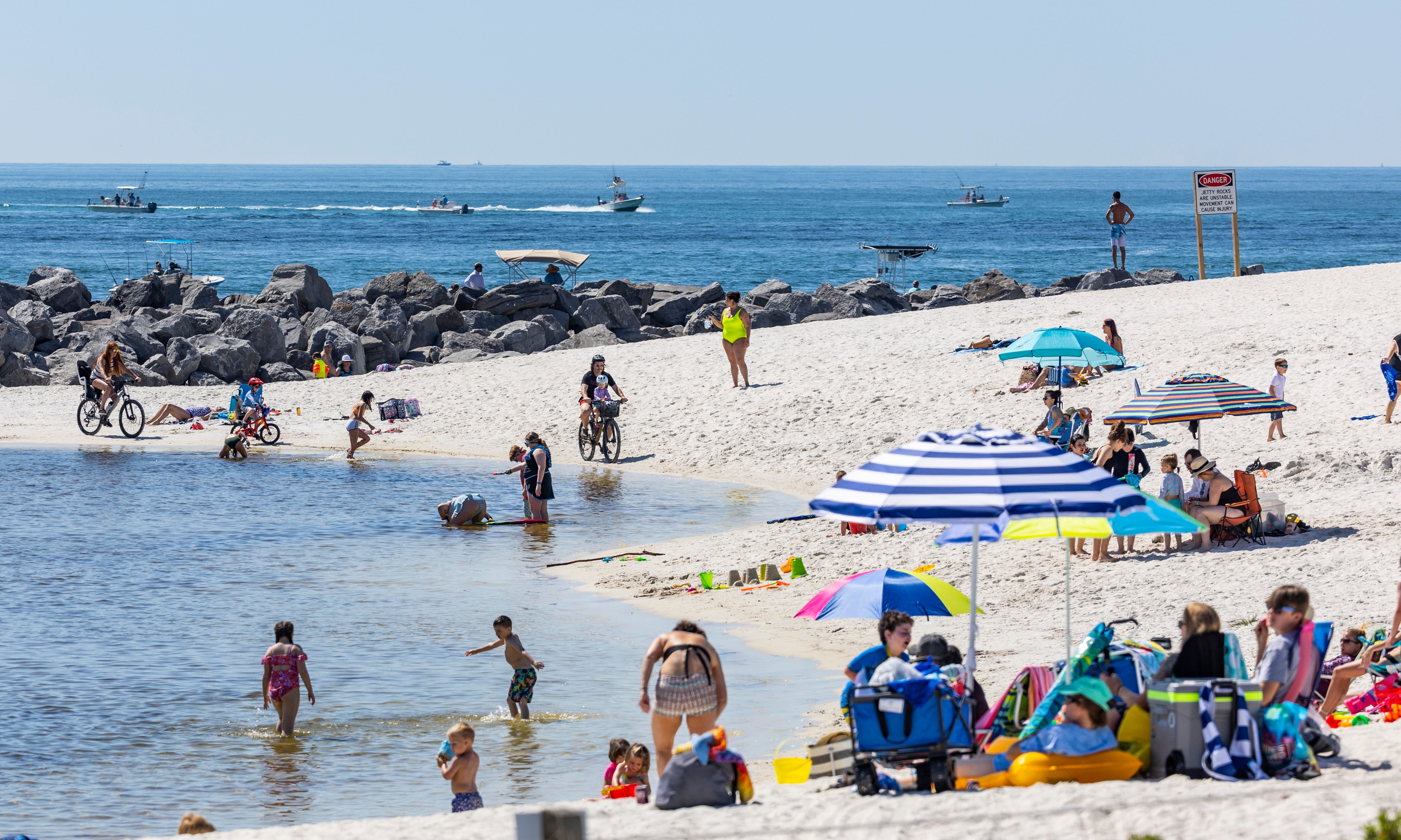 Rip Currents Double Red Flag Warnings Expected In Panama City Beach   89126137 452f 4562 8bf7 65baaf59e2e9 002 040422 Beach Flags At St. Andrews SP 