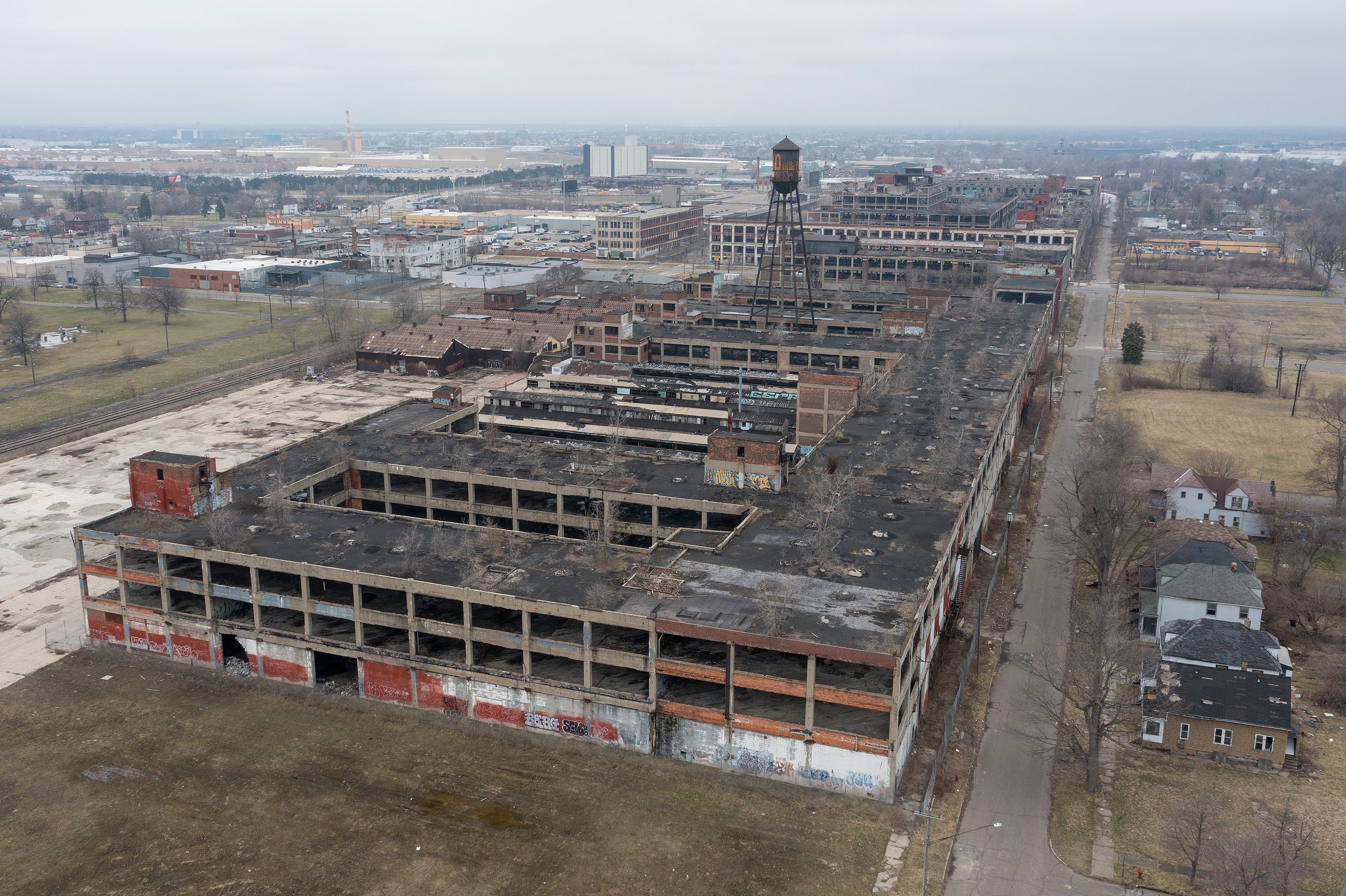 Detroit%27s+Forgotten+Gem%3A+Packard+Plant+to+Transform+into+Innovation+Hub