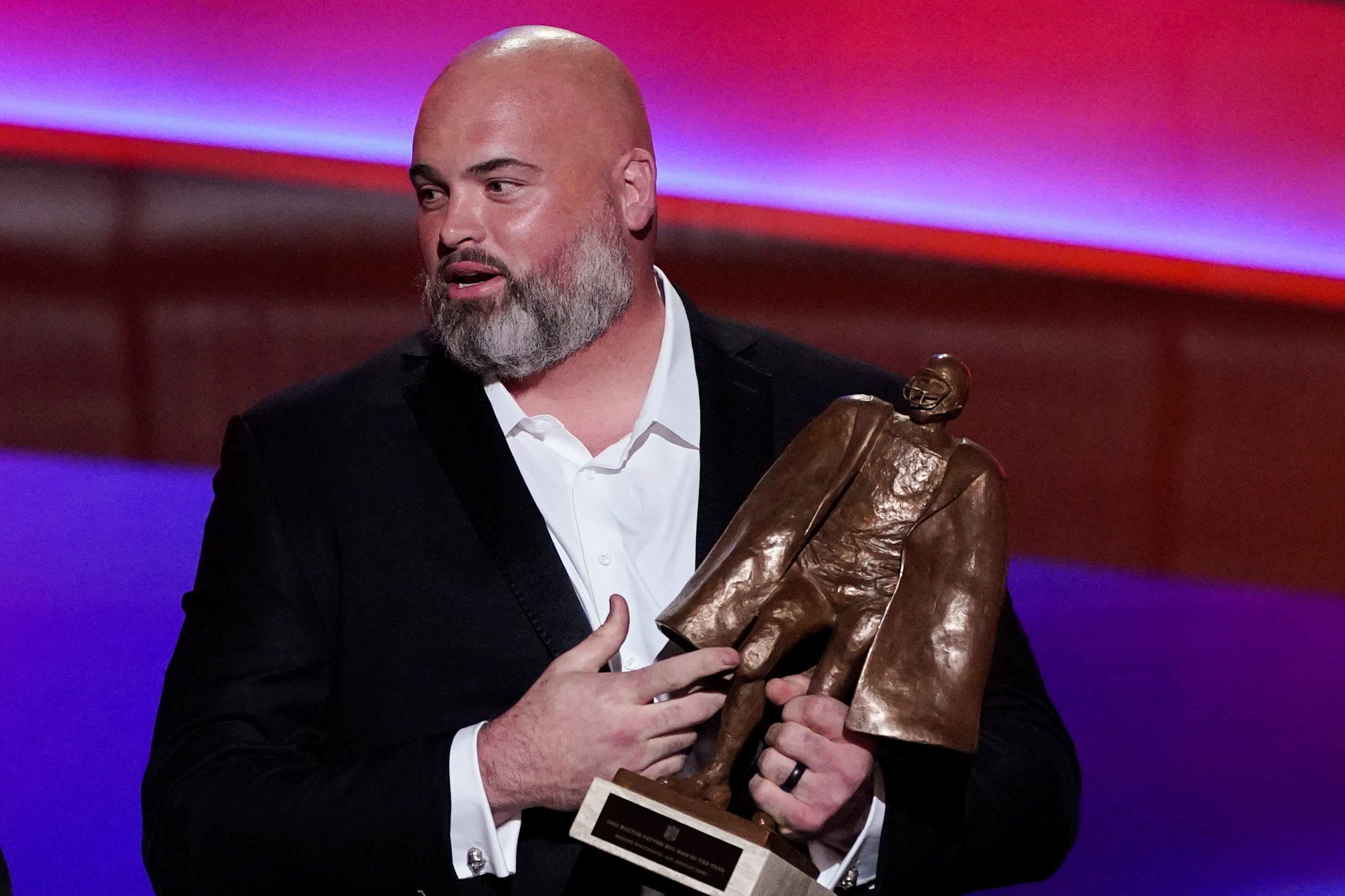 Little guidance given players as NFL awards Walter Payton Man of Year