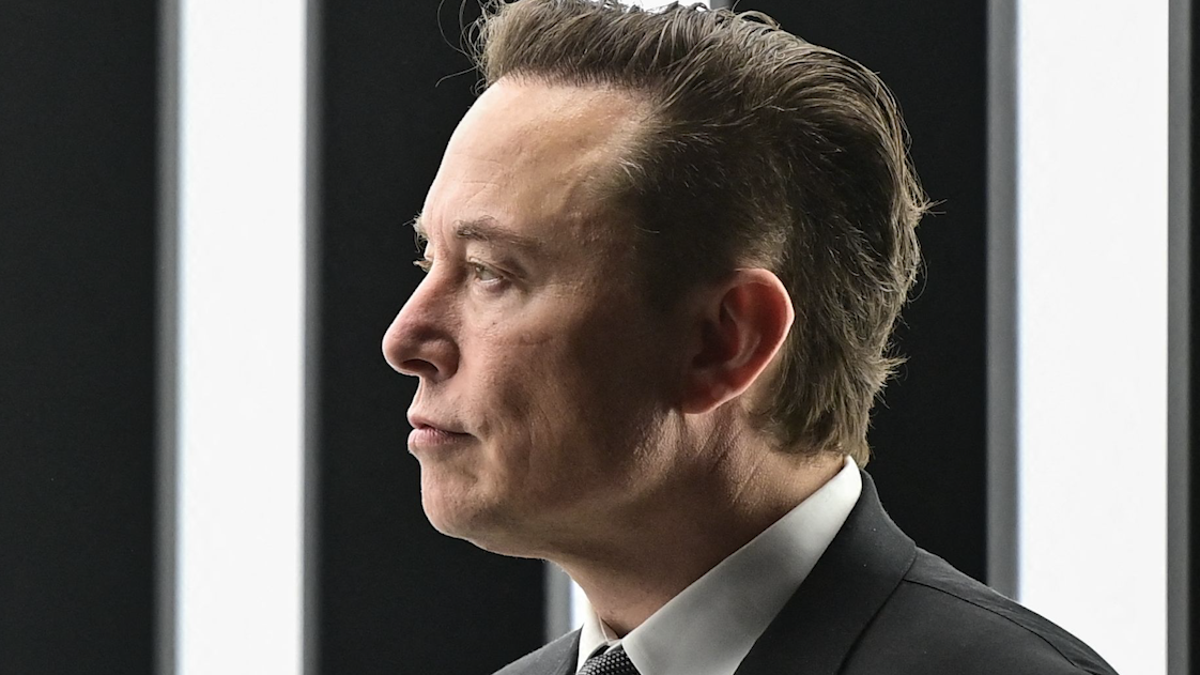 Elon Musk wants to buy Twitter.