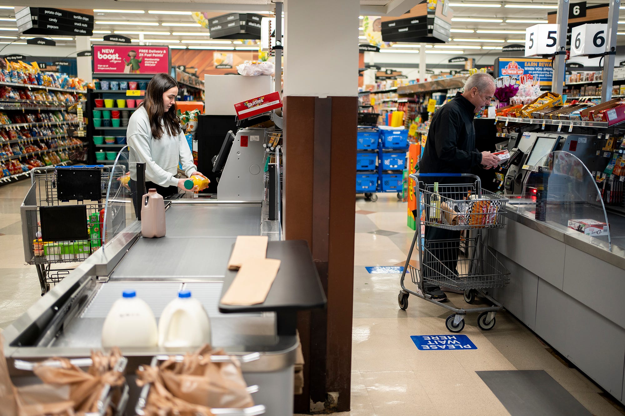 Kroger self-checkout expands test of bigger, belted lanes