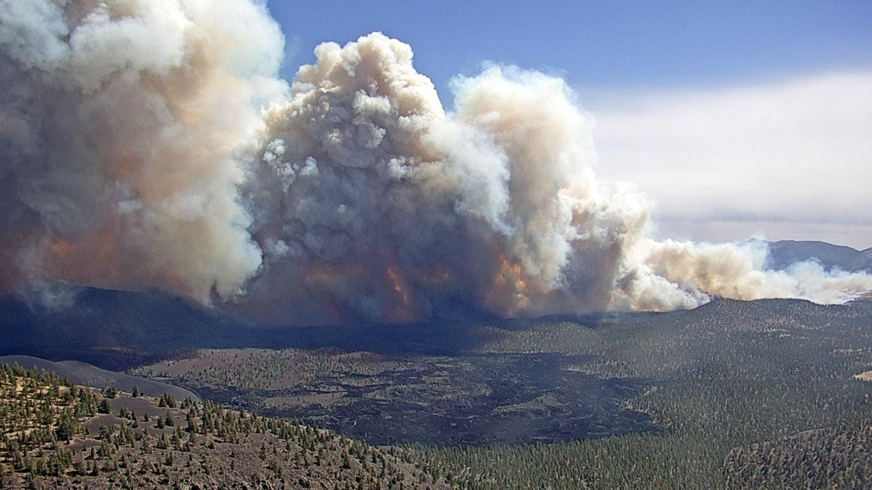 Arizona wildfire near Flagstaff forces state of emergency