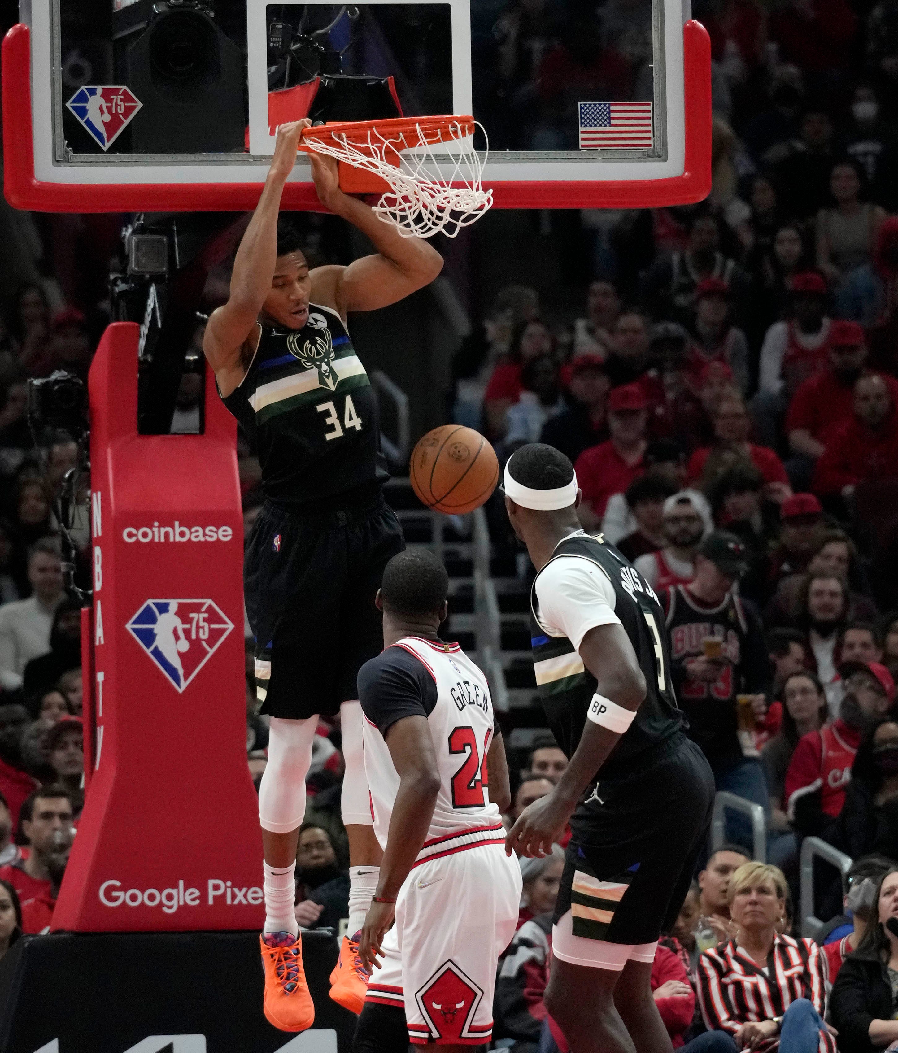 Bucks vs. Bulls odds, predictions in Game 4 2022 NBA playoff series