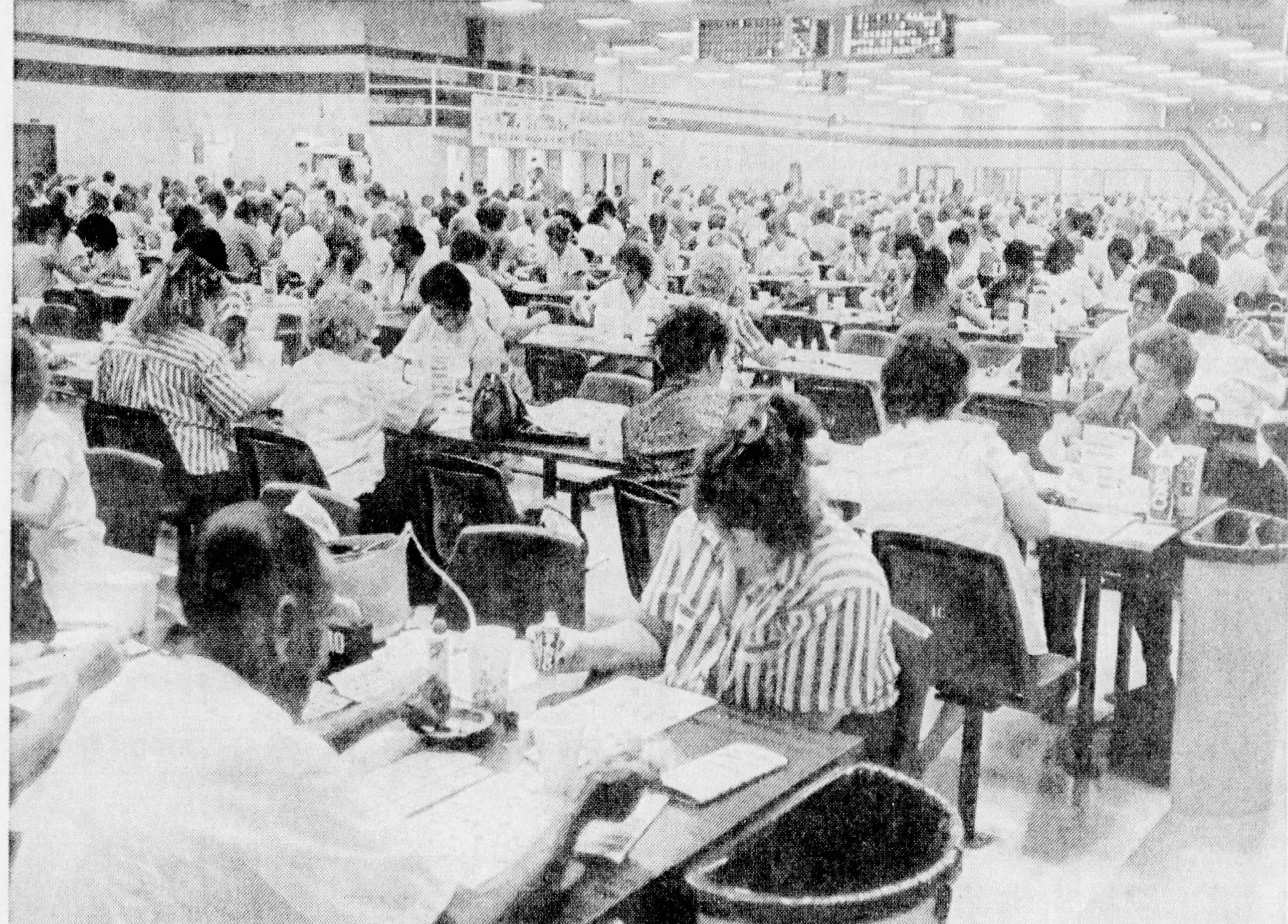 The 28,000-square-foot bingo hall on the Fort McDowell Mohave-Apache Indian Community is crowded with about 1,000 people on a recent evening. The reservation's freedom from state limits on prizes keeps the hall busy seven nights a week. (Published August 11, 1986)