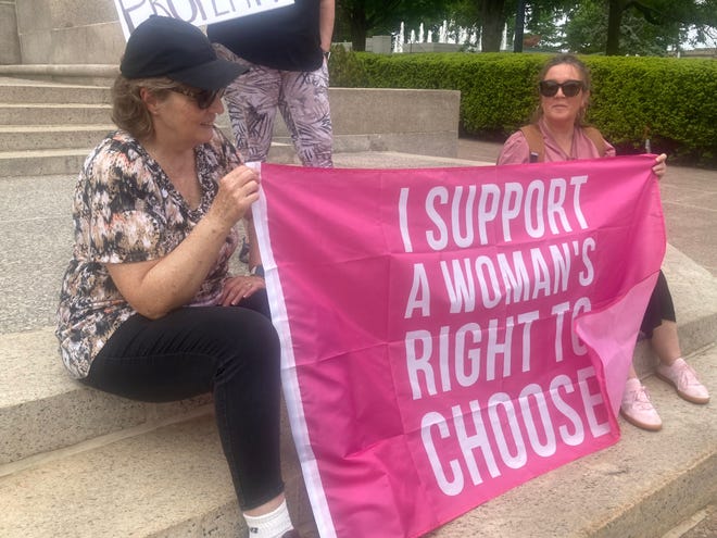 About 100 showed up at an abortion-rights rally at the Illinois Capitol