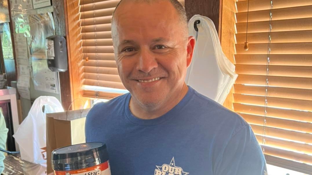 Texas restaurant owner gives out free baby formula to families in need amid shortage