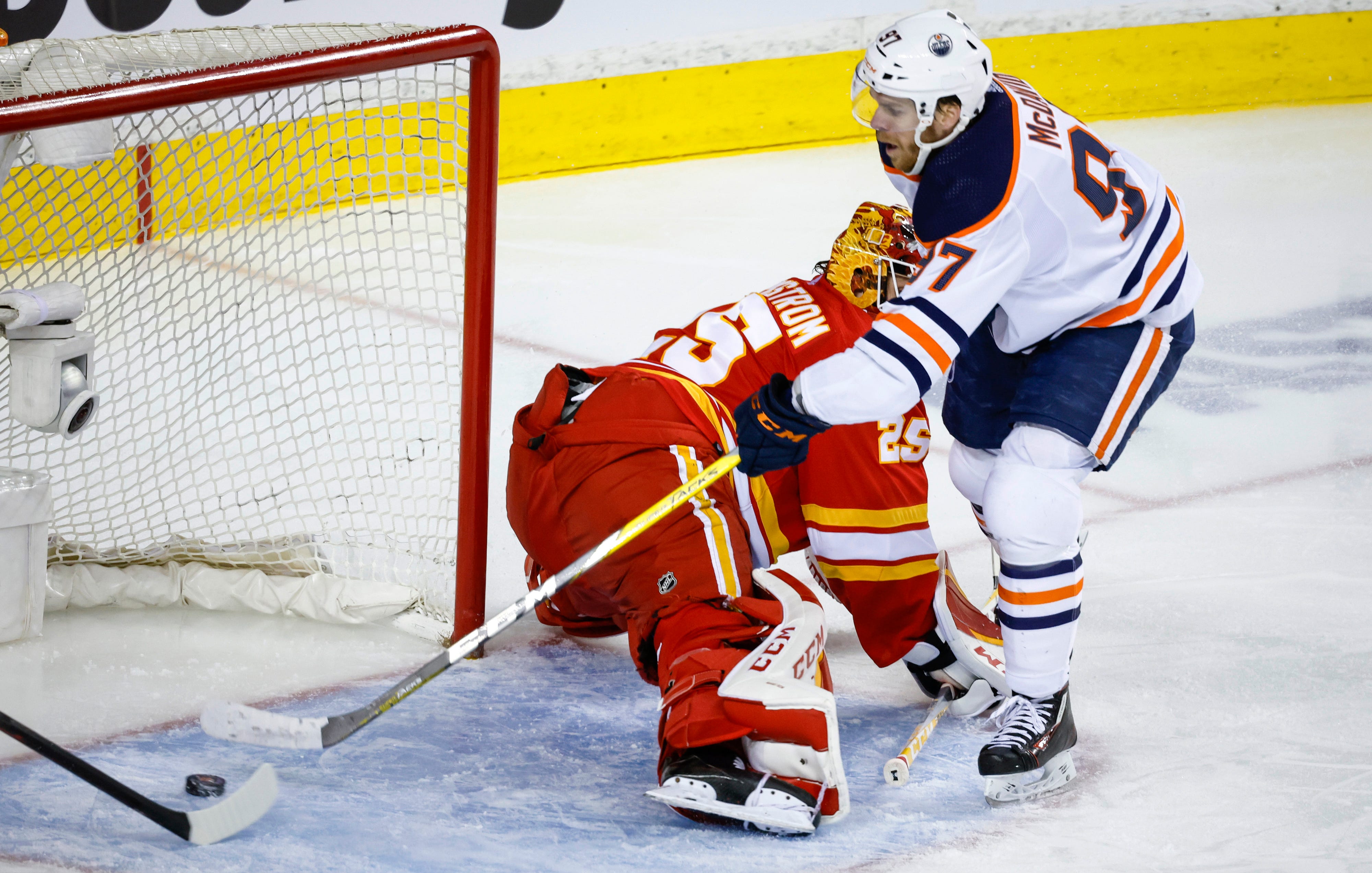 NHL Playoffs: Oilers Rally To Beat Flames In Game 2