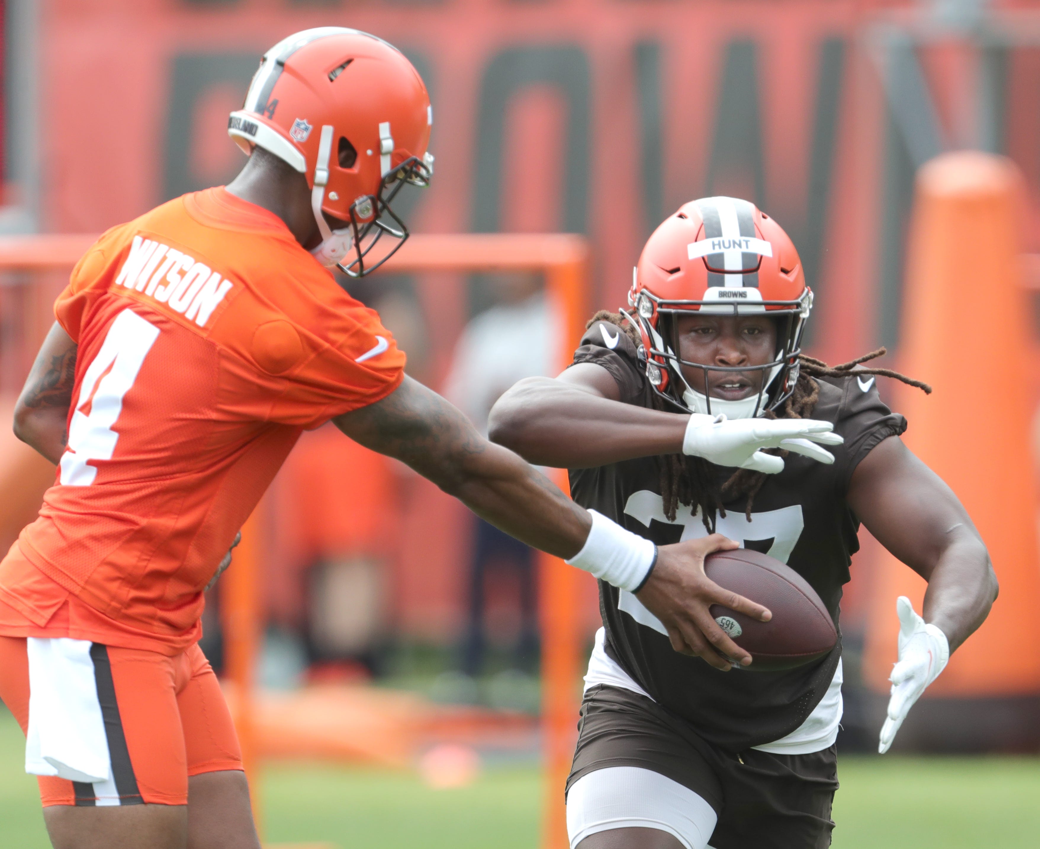 Browns DL Perrion Winfrey Was Released Today After A Girl Posted A Video Of  Him Allegedly Pulling A Gun On Her