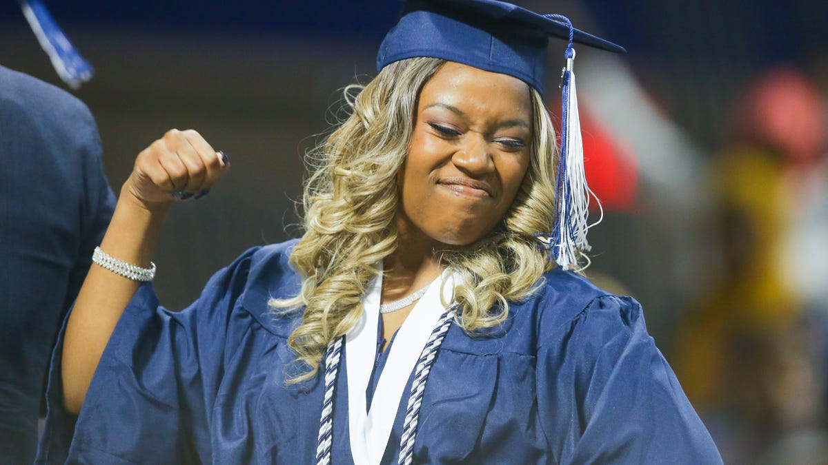 See 2022 Des Moines Roosevelt High School graduation ceremony photos