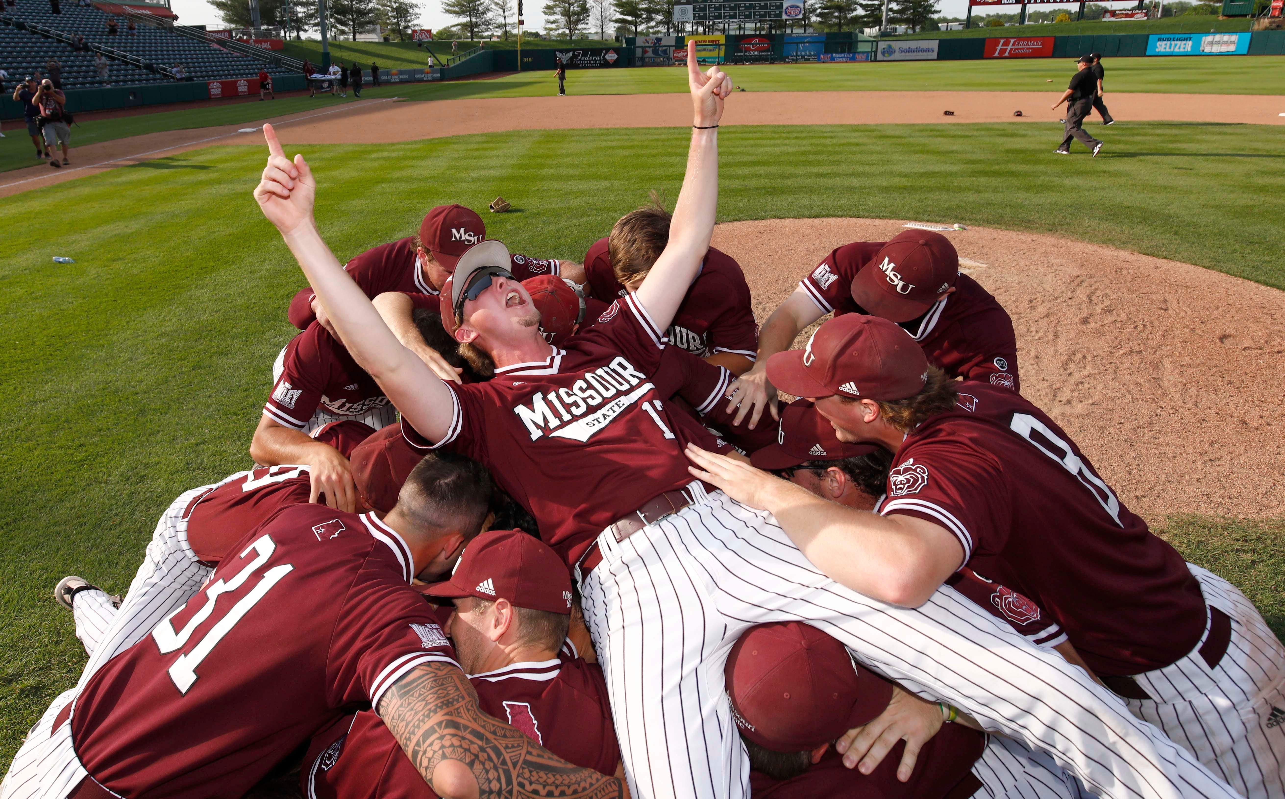 Missouri State Baseball Players Share Gross Photos Of Hotel Conditions