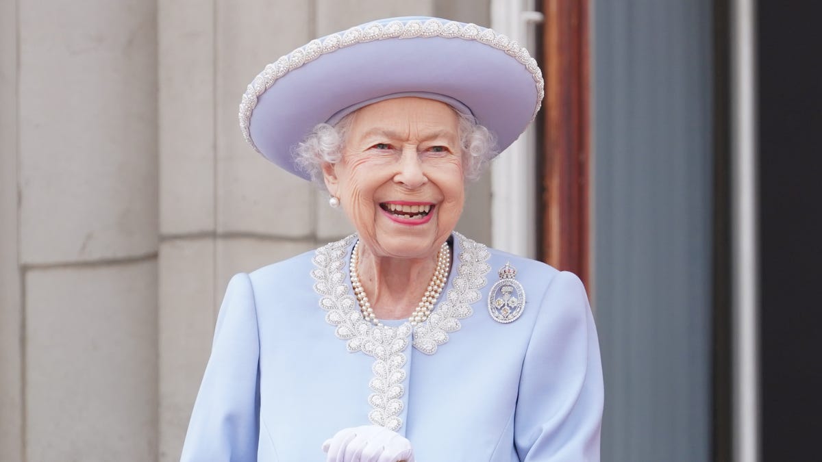 Queen Elizabeth II watches from the balcony of Buckingham Palace during the Trooping the Colour parade on June 2, 2022 in London, kicking off her Platinum Jubilee marking her 70 years on the throne.  Known as the Queen's Birthday Parade, Trooping is a military ceremony performed by regiments of the British Army that dates from the mid-17th century.