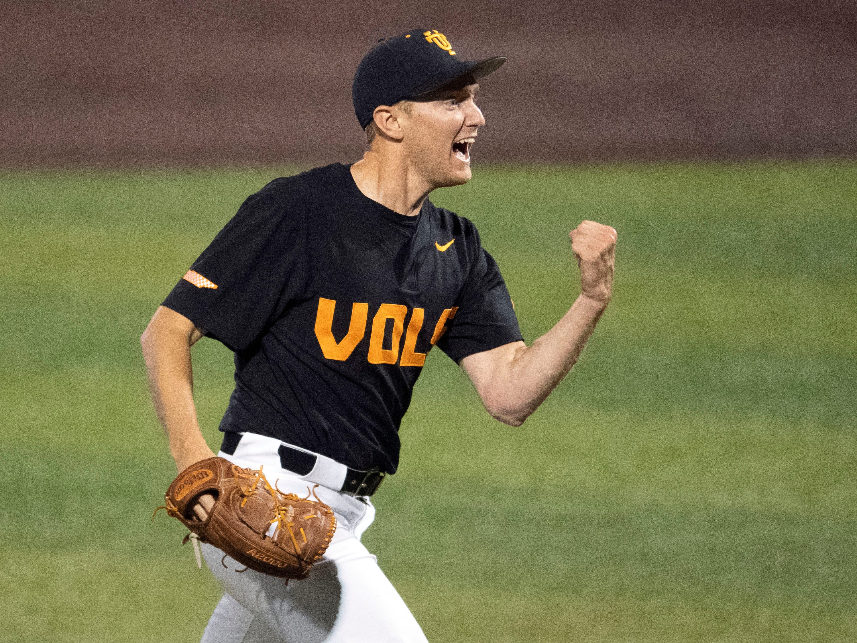 Tennessee baseball roster Tony Vitello makes transfer portal pitch