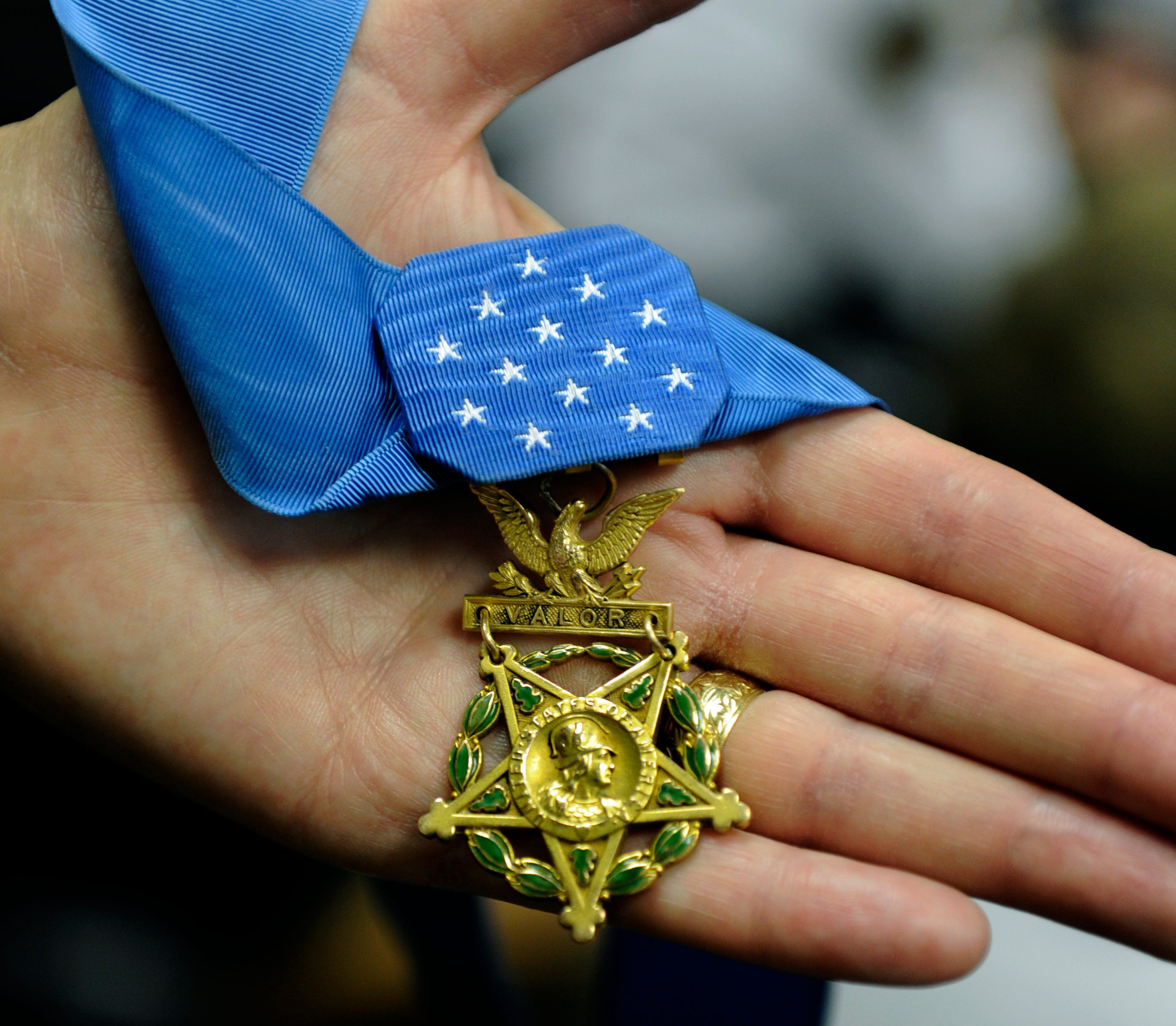 Missing hand only change in Medal of Honor recipient - friends say, Article
