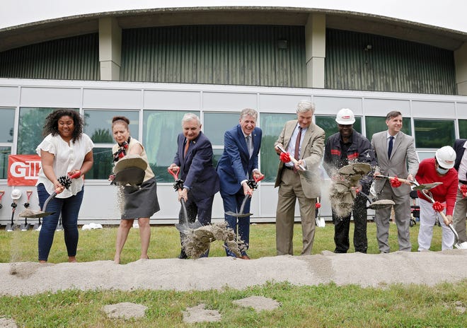 Newport RI: Rogers High School groundbreaking ceremony held