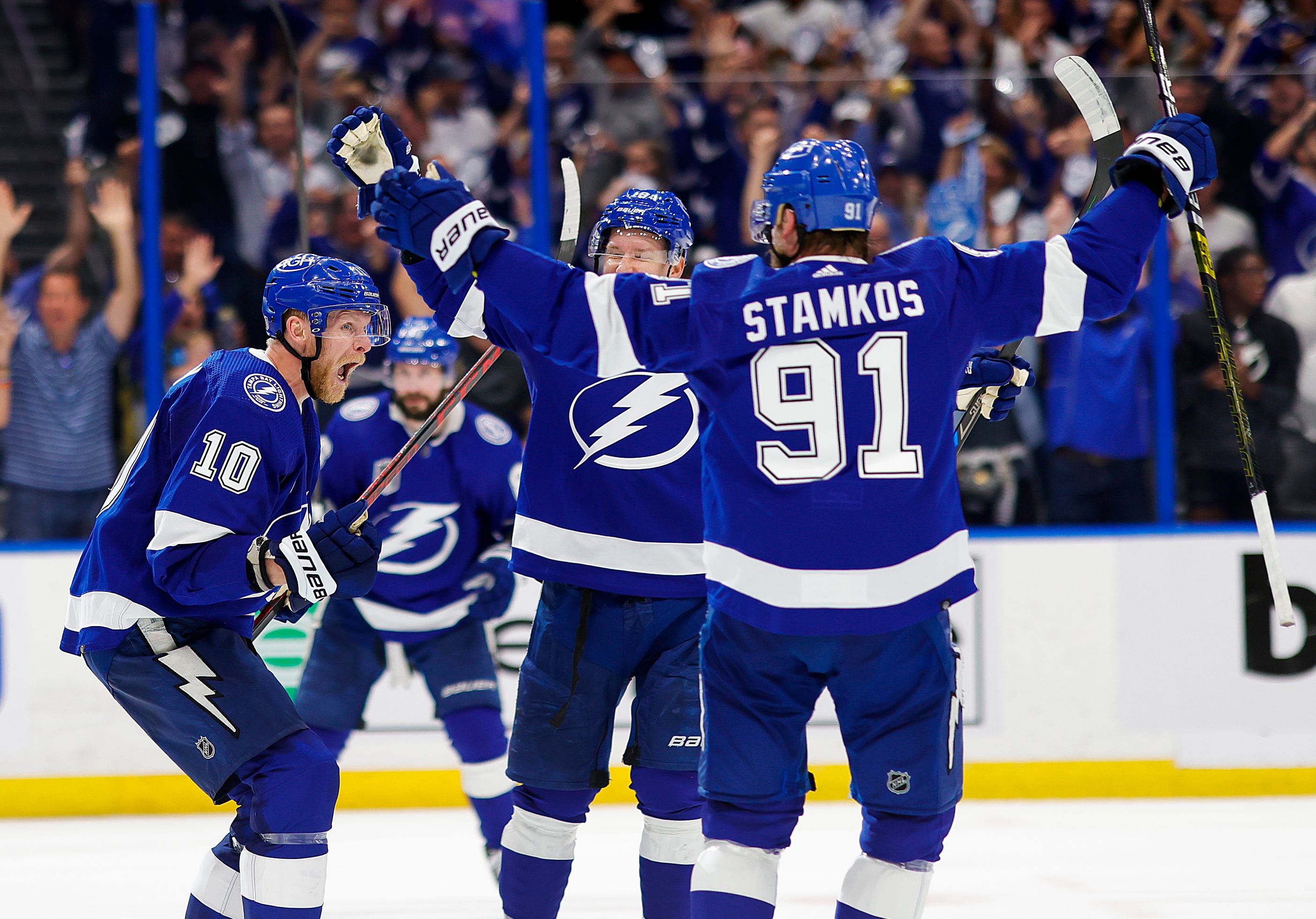 Stanley Cup Finals: Lightning rout Avalanche in Game 3