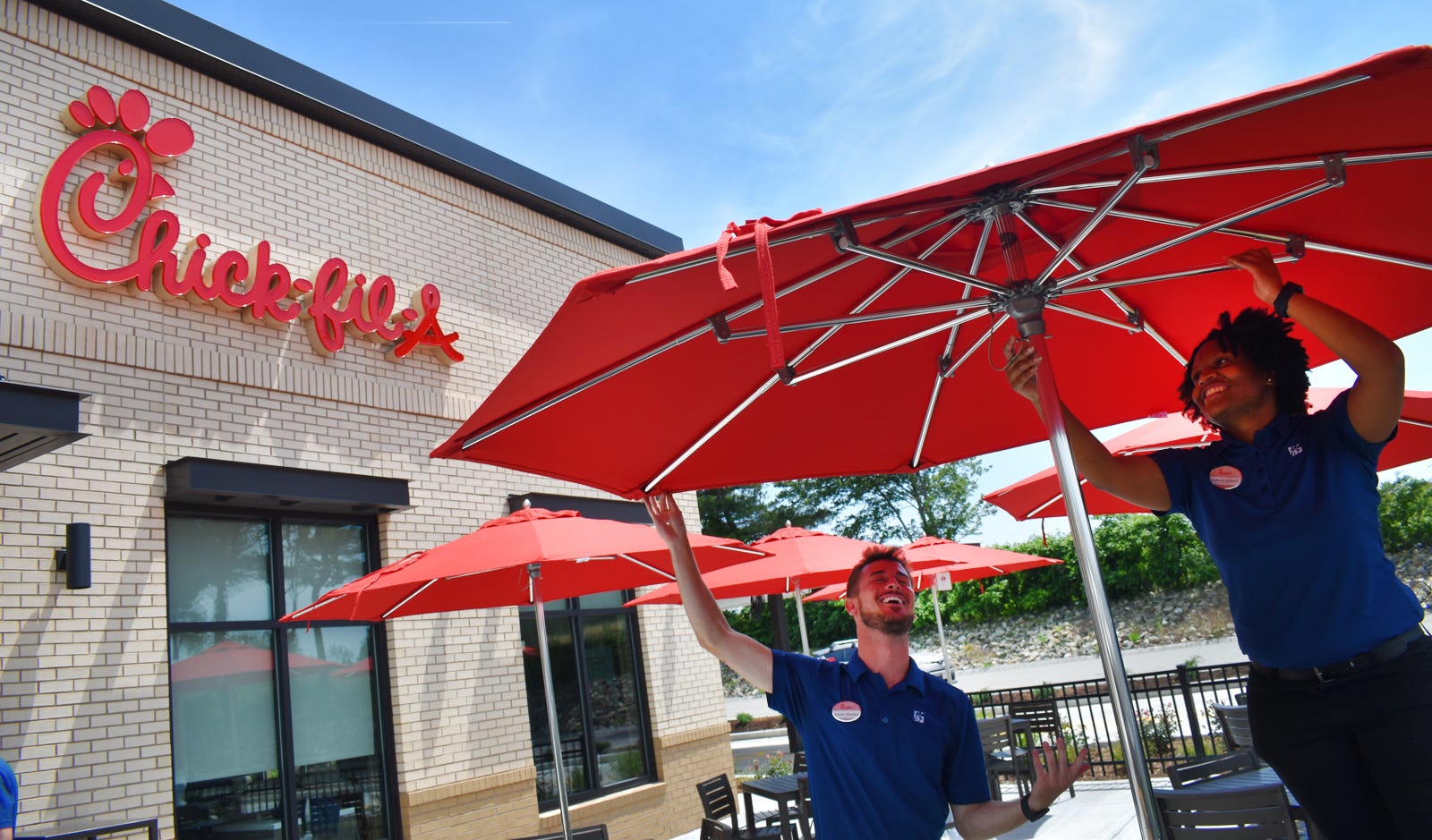 Fall River S First Chick Fil A Opens To Large Crowd Of Customers