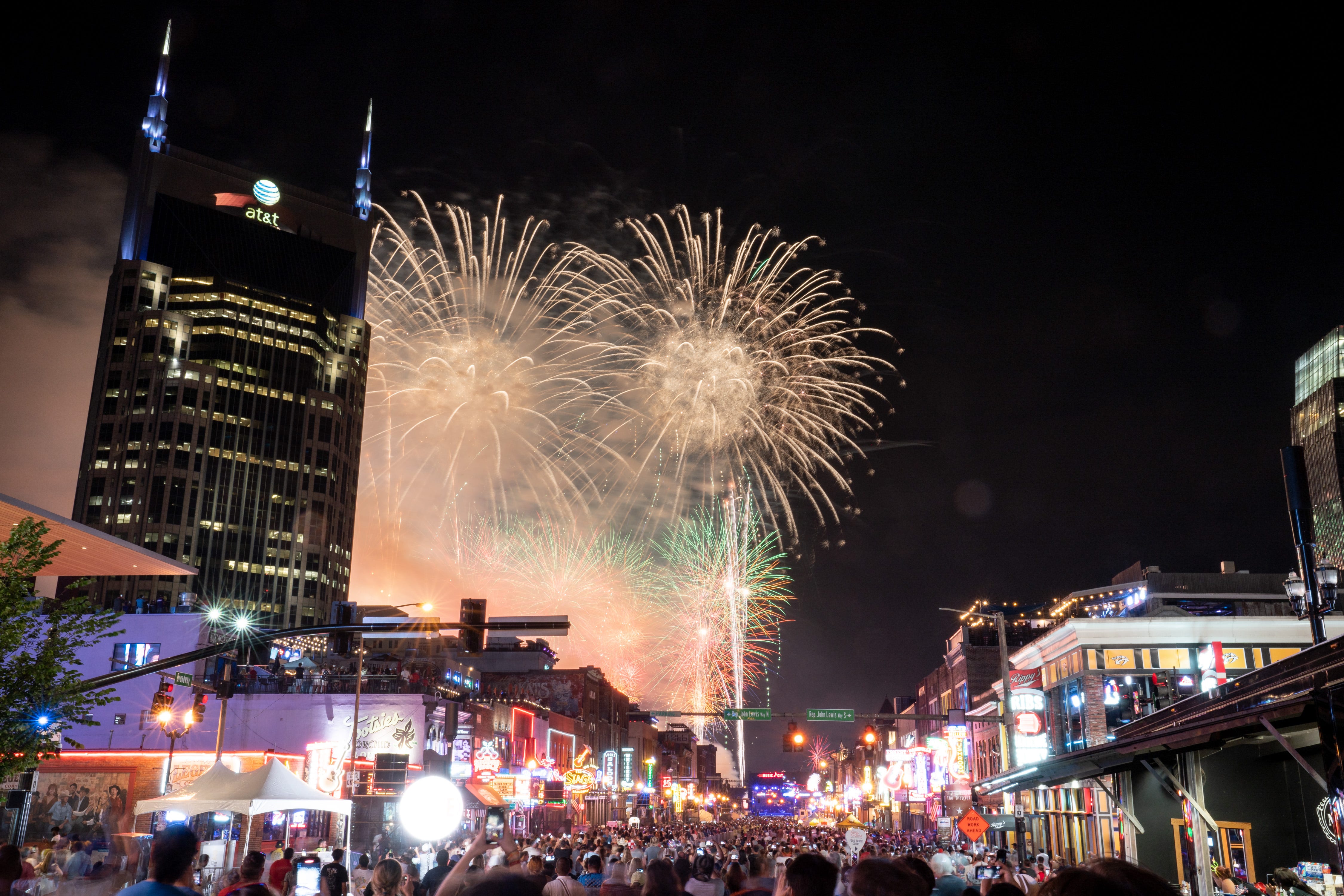 Nashville Fourth of July fireworks celebration Big numbers, same heat