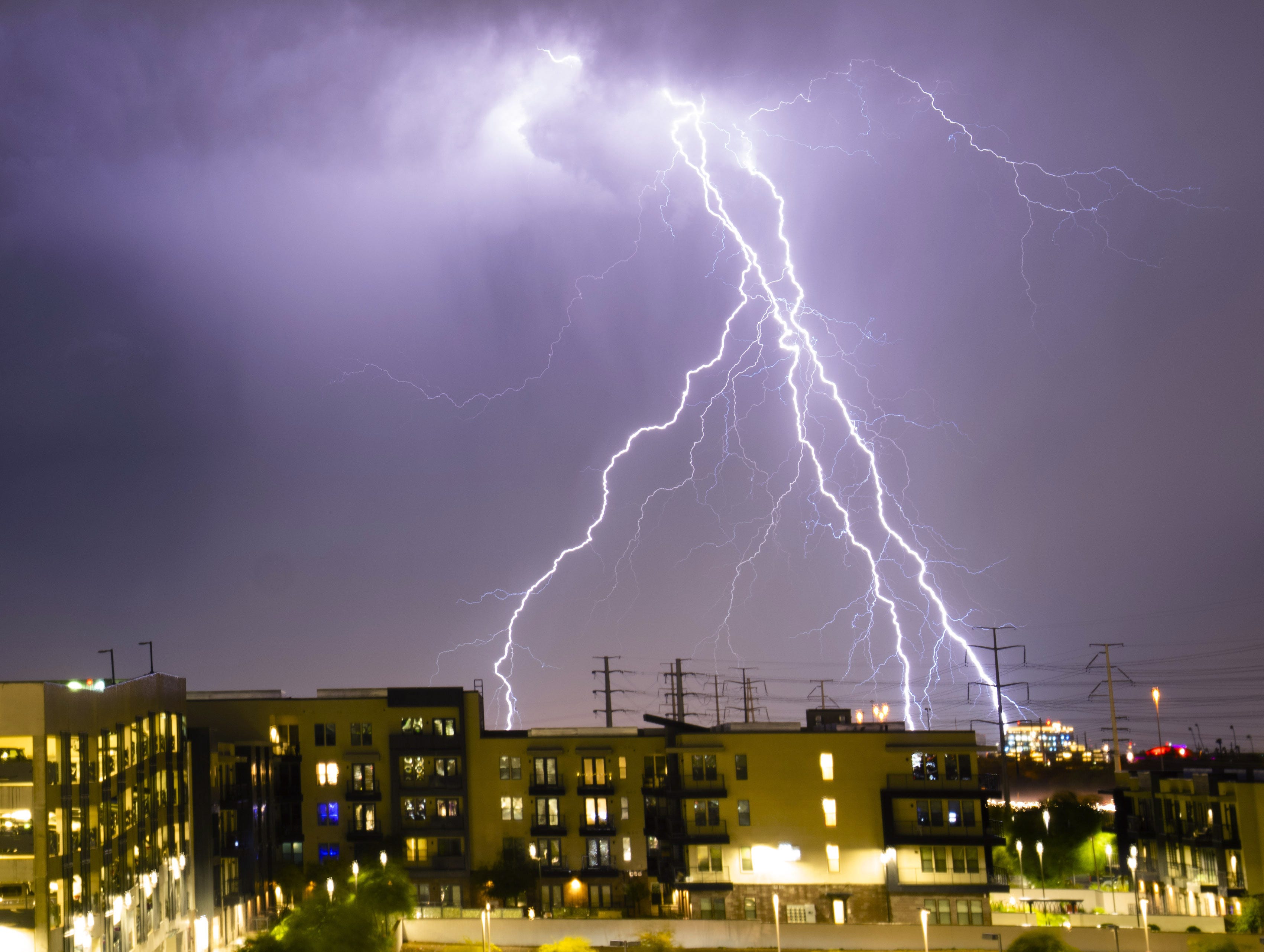 Arizona dad's quick CPR response saves daughter after lightning strike