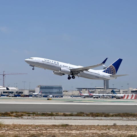 A United Airlines Boeing 737 takes off from Los An