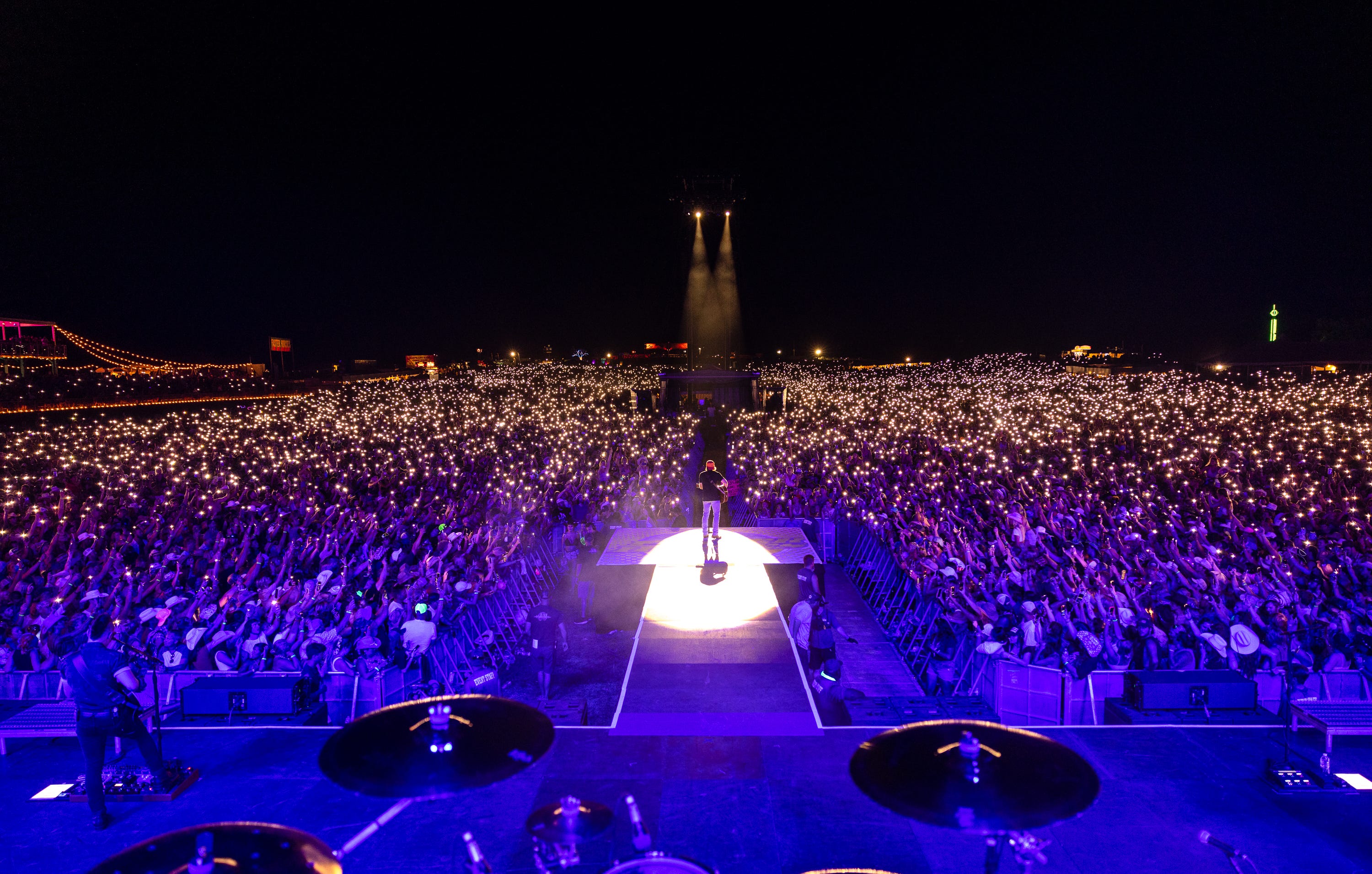 Morgan Wallen entertains on opening night of Faster Horses