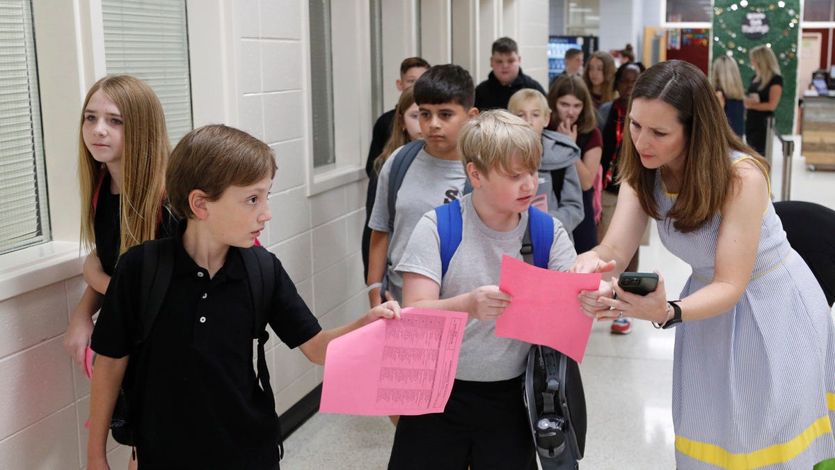 South Effingham Middle School students return to the classroom