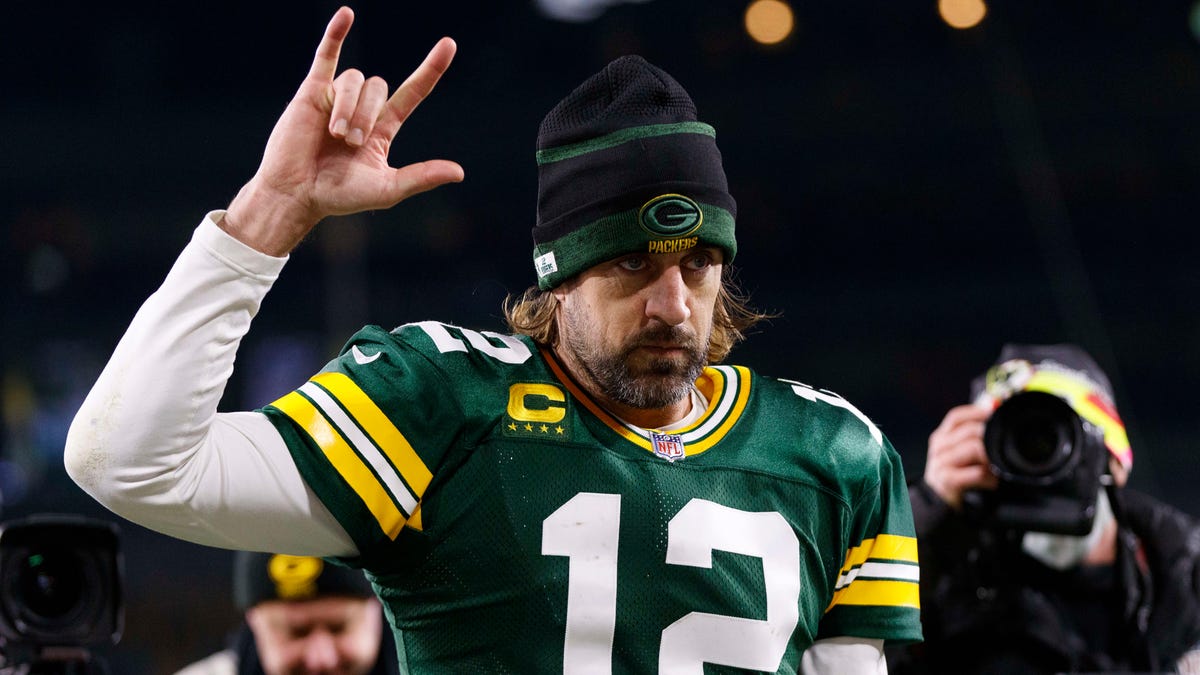 Aaron Rodgers walks off the field after a 2021 game.