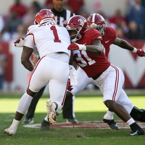 Alabama linebacker Will Anderson Jr. (31) hits Ark