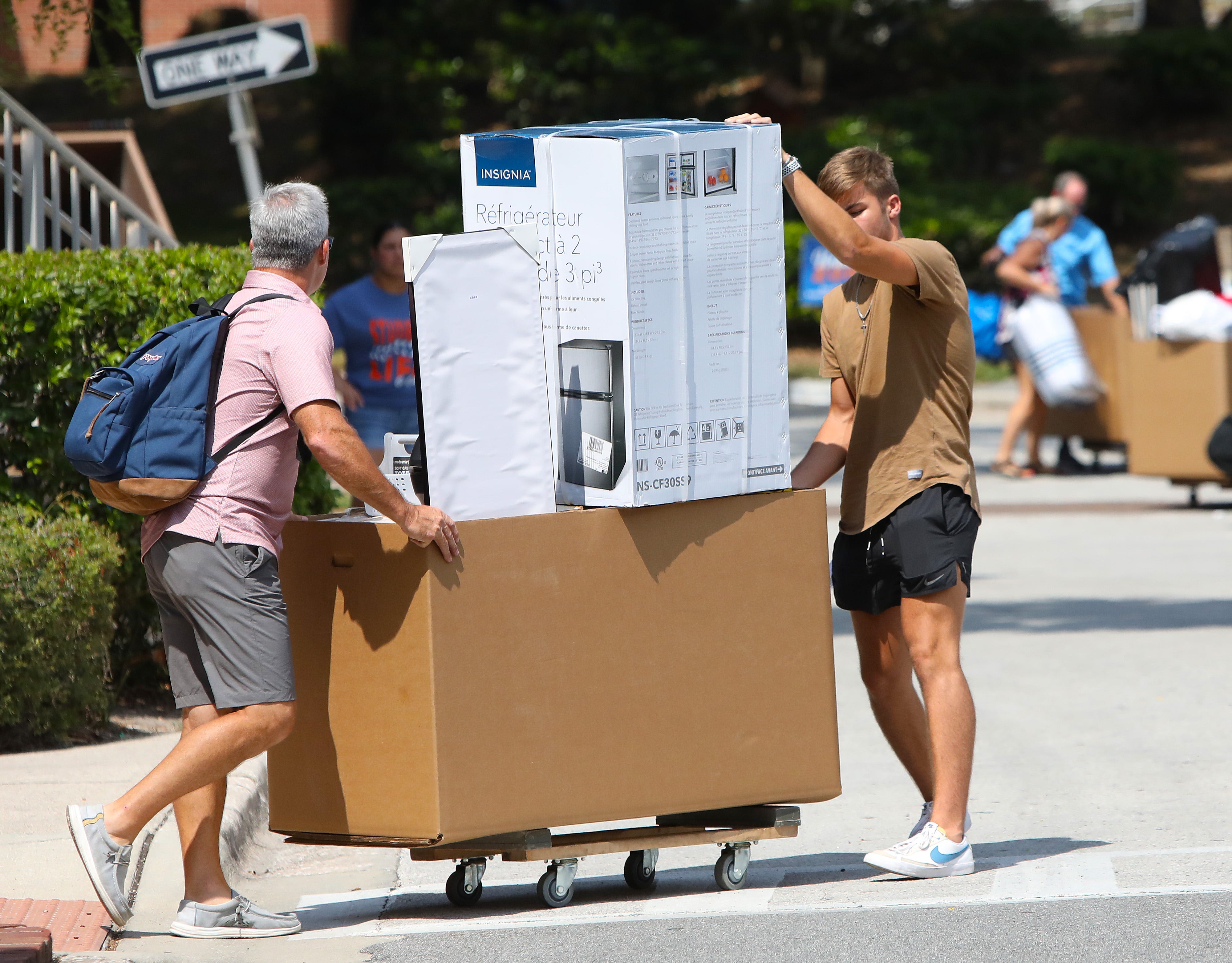 Lauren Lemasters And Amanda Phalin: Navigate UF Campus Roads Safely