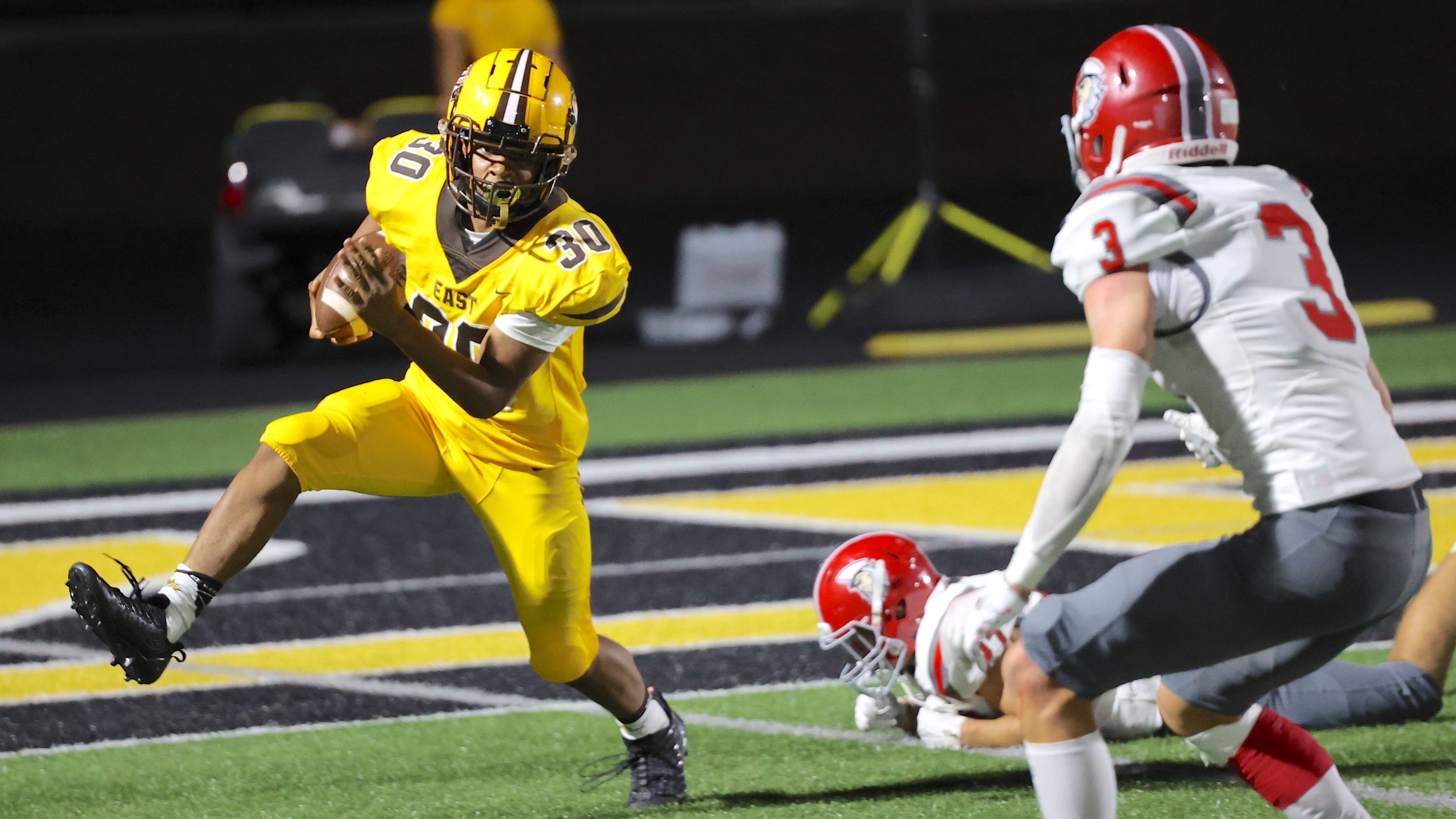 Zeeland East football falls to Spring Lake