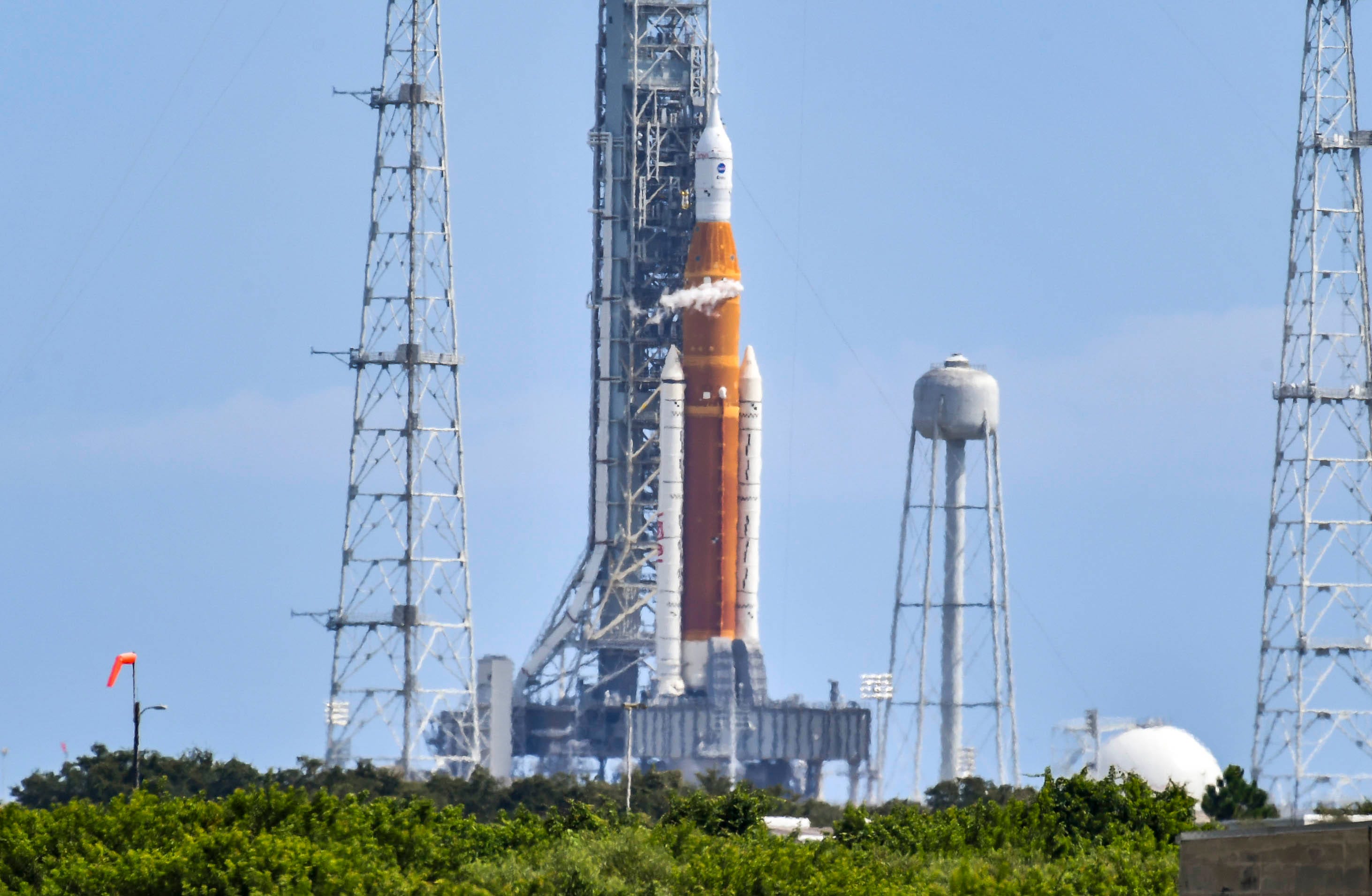 nasa-will-fix-artemis-i-rocket-at-pad-but-still-might-roll-to-vab