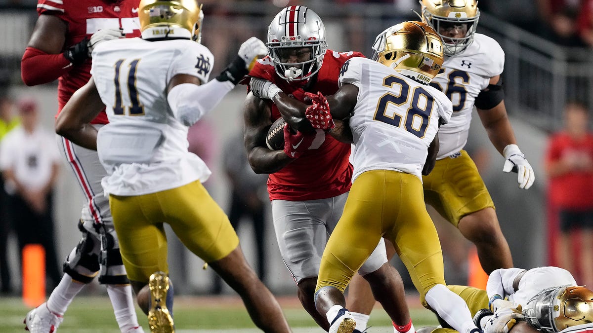 Ohio State running back Miyan Williams (3) runs the ball against Notre Dame cornerback TaRiq Bracy (28) in the fourth quarter at Ohio Stadium.