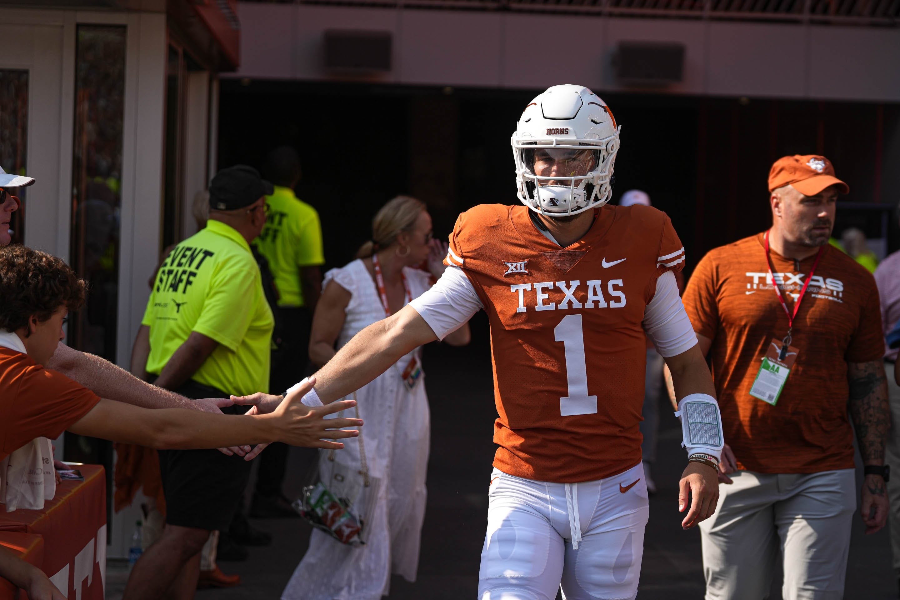 Texas Football Coach Steve Sarkisian Keeps QB Decision Quiet For UTSA