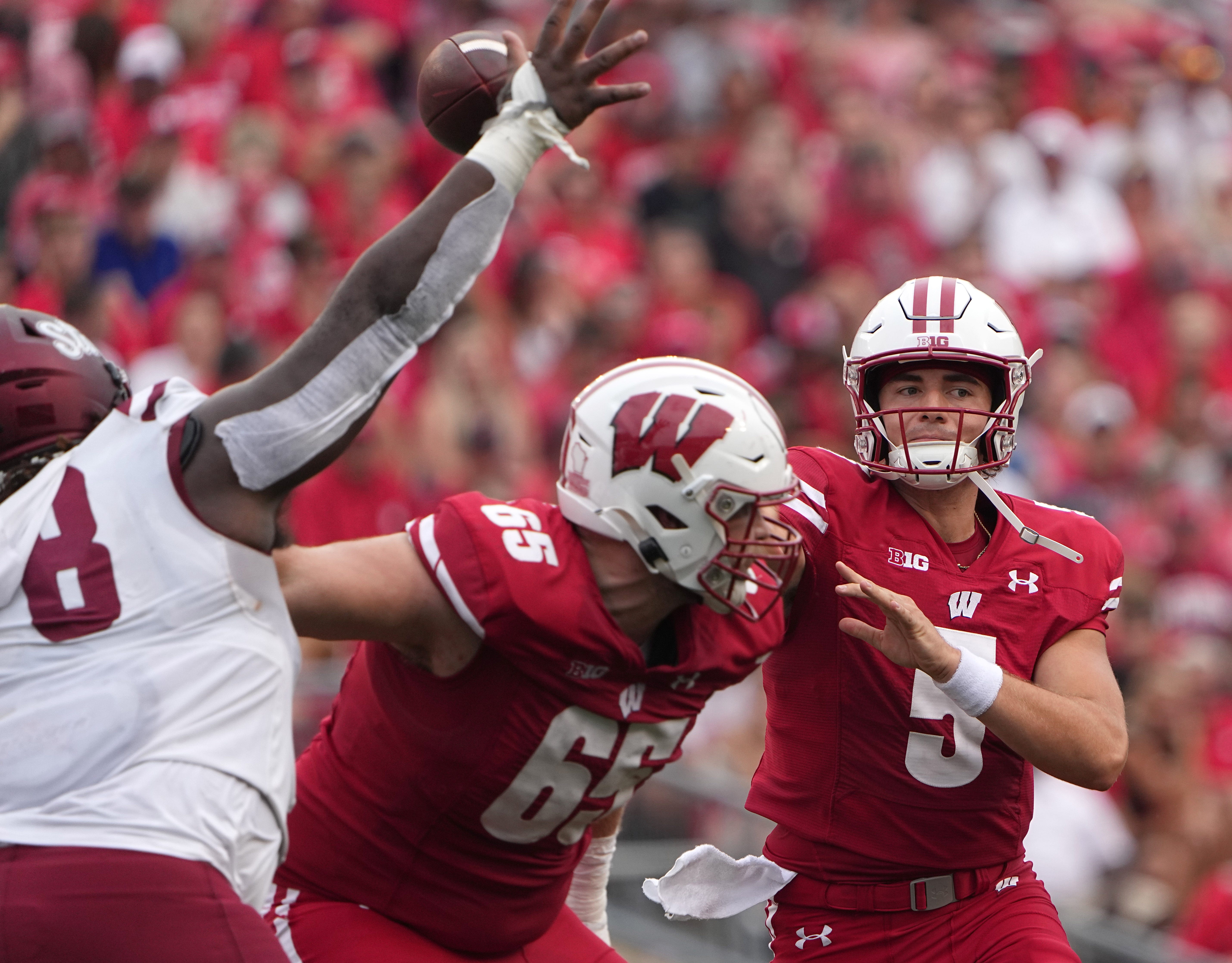 Wisconsin Badgers Replay: Graham Mertz Has Another Quality Performance