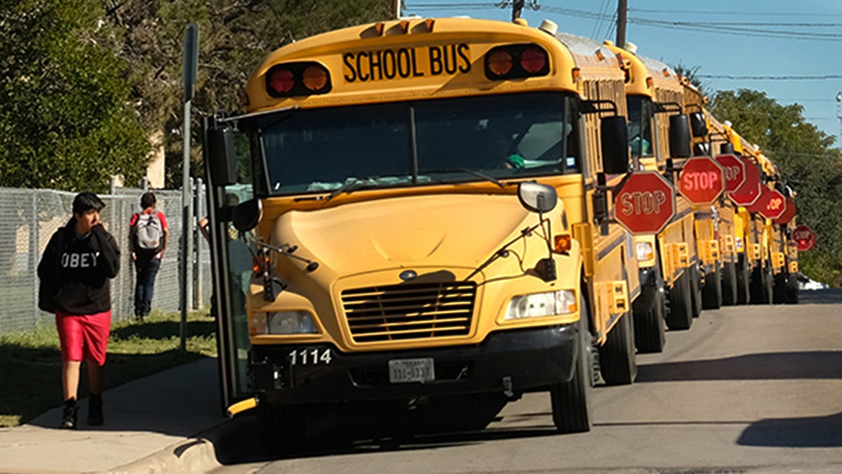美国环境保护署授予多个德克萨斯州学区电动巴士补贴
