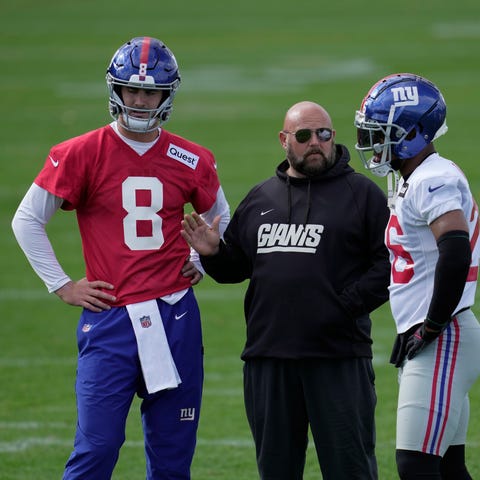 From left, New York Giants quarterback Daniel Jone