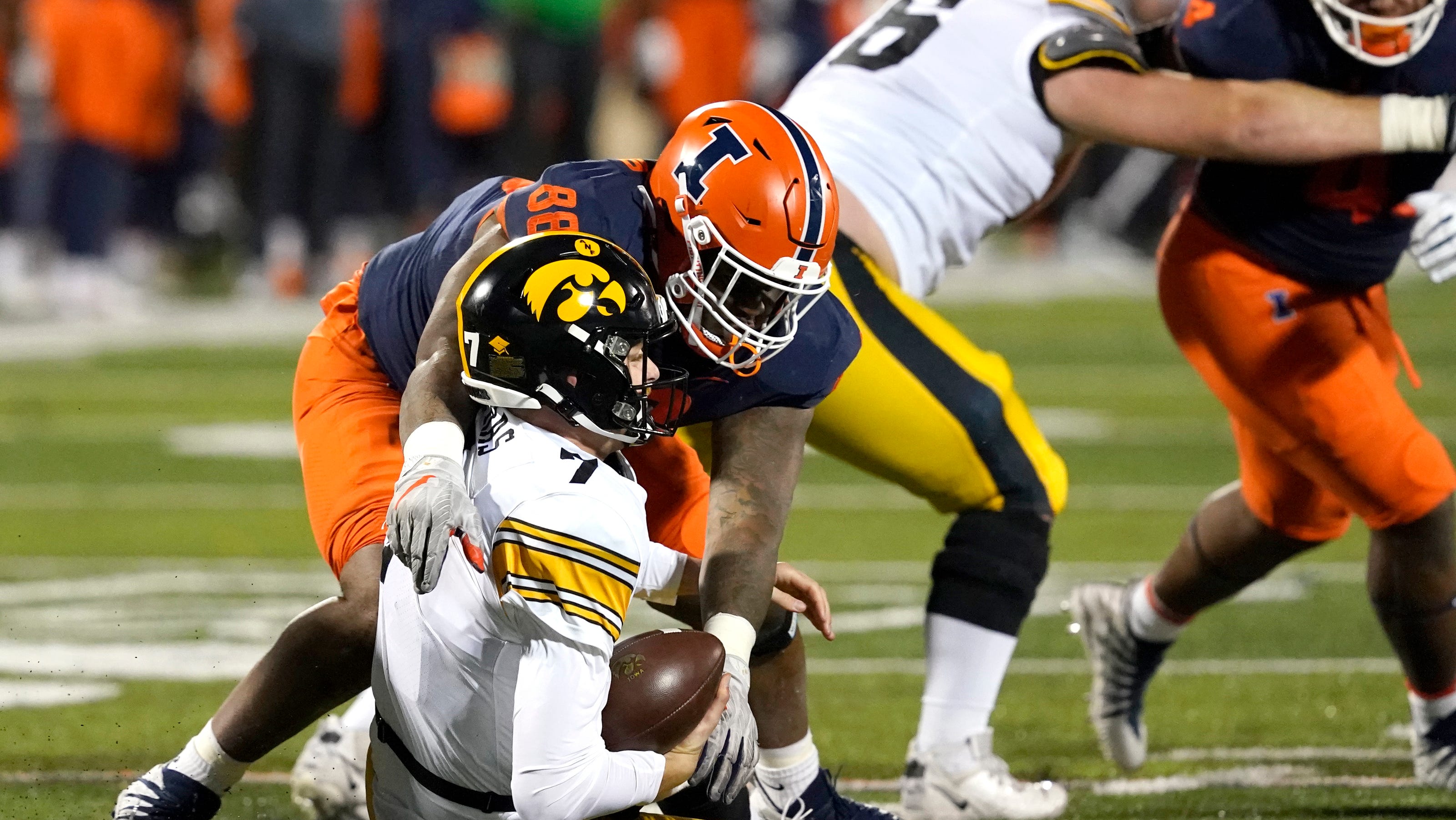 Iowa footbal's biggest offensive problem is clear after Illinois loss
