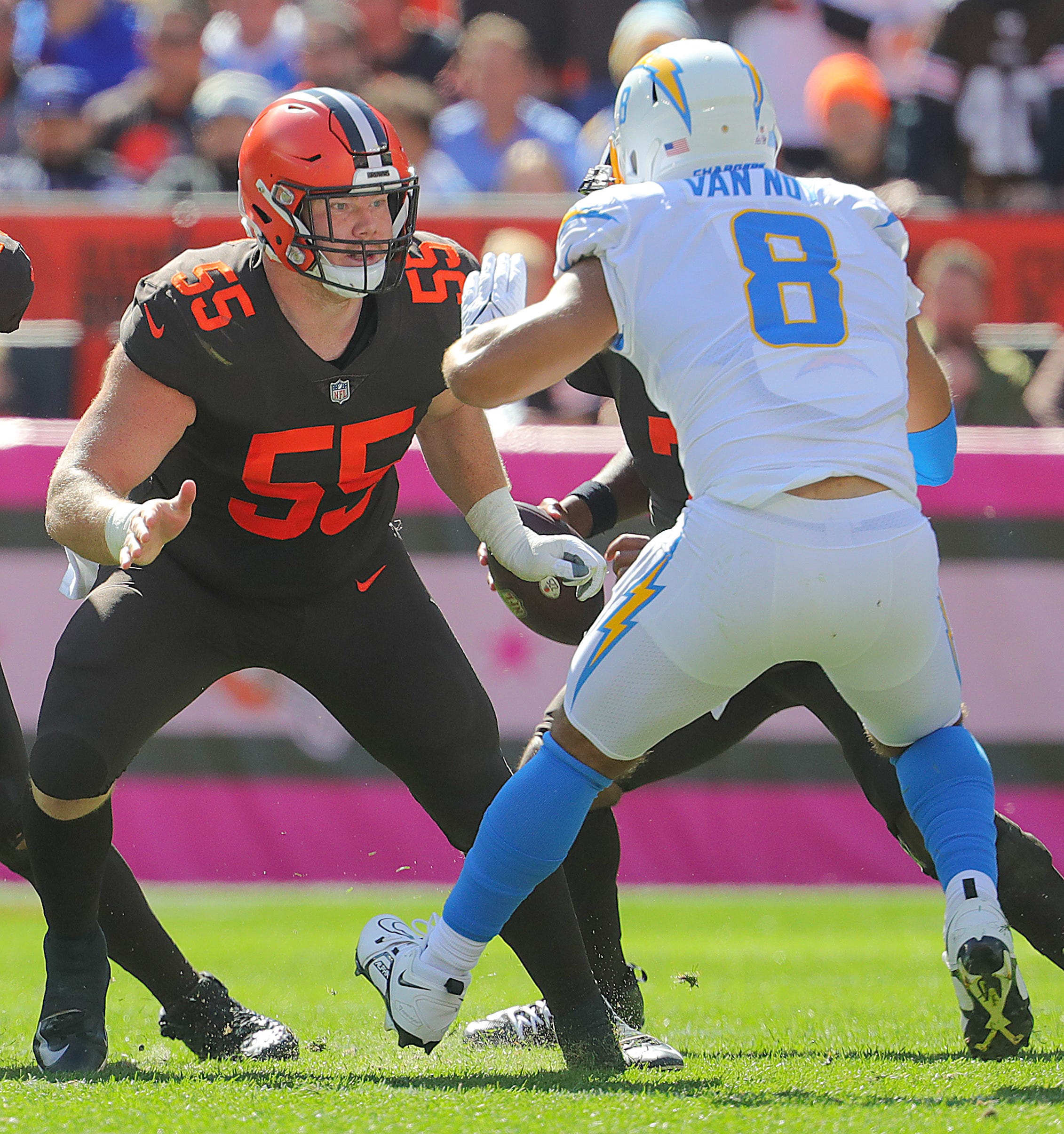 Cleveland Browns Re-sign Center Ethan Pocic To A Three-year Deal