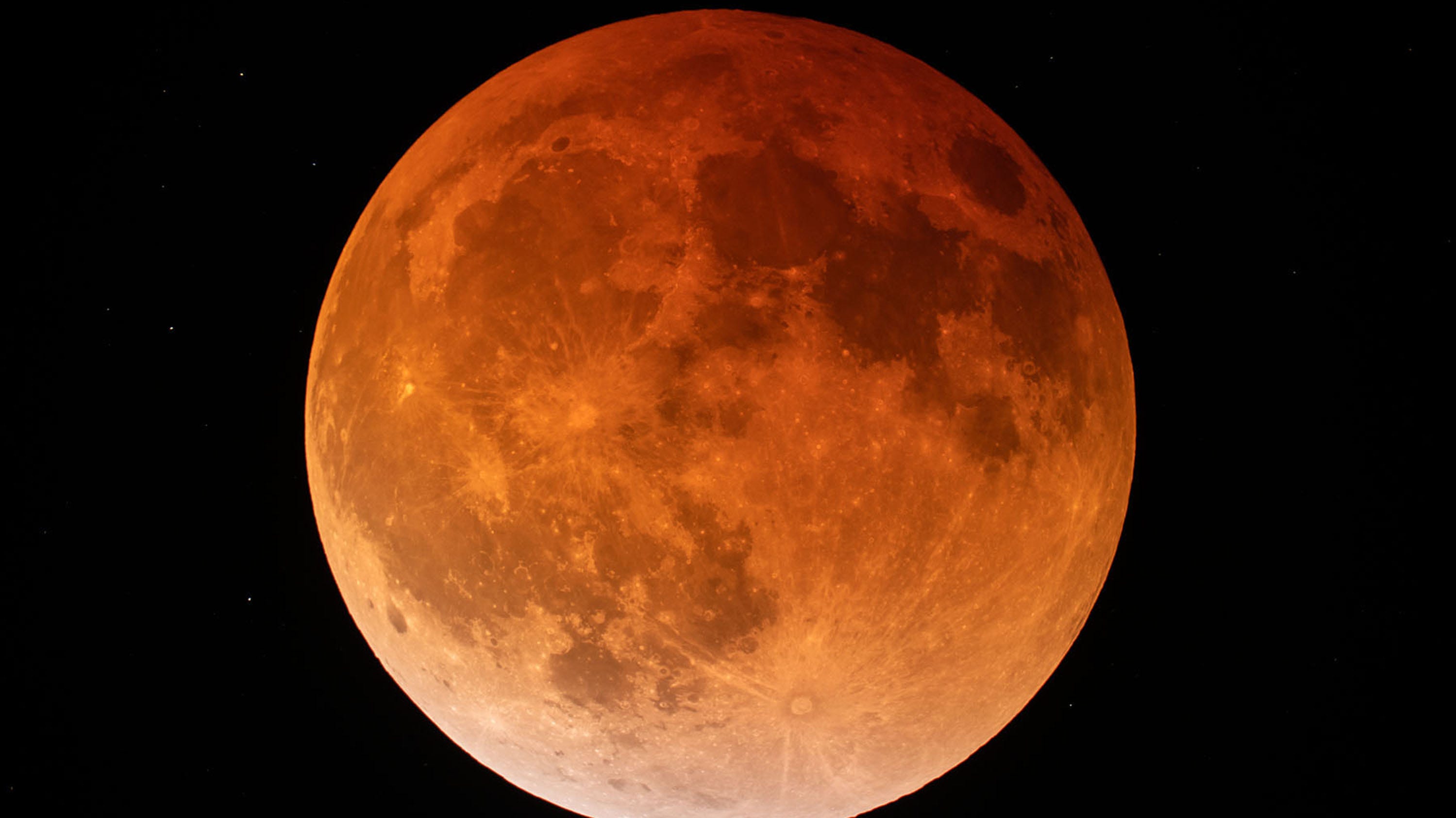 Total lunar eclipse in Vermont Weather, when to see the moon turn red