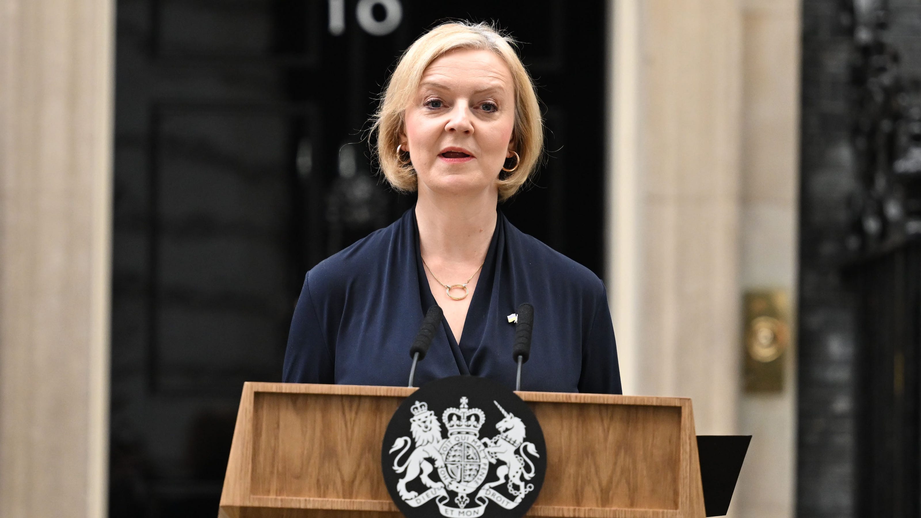 vertrekken Makkelijker maken Neem een ​​bad Liz Truss resigns as UK prime minister after 45 days in office