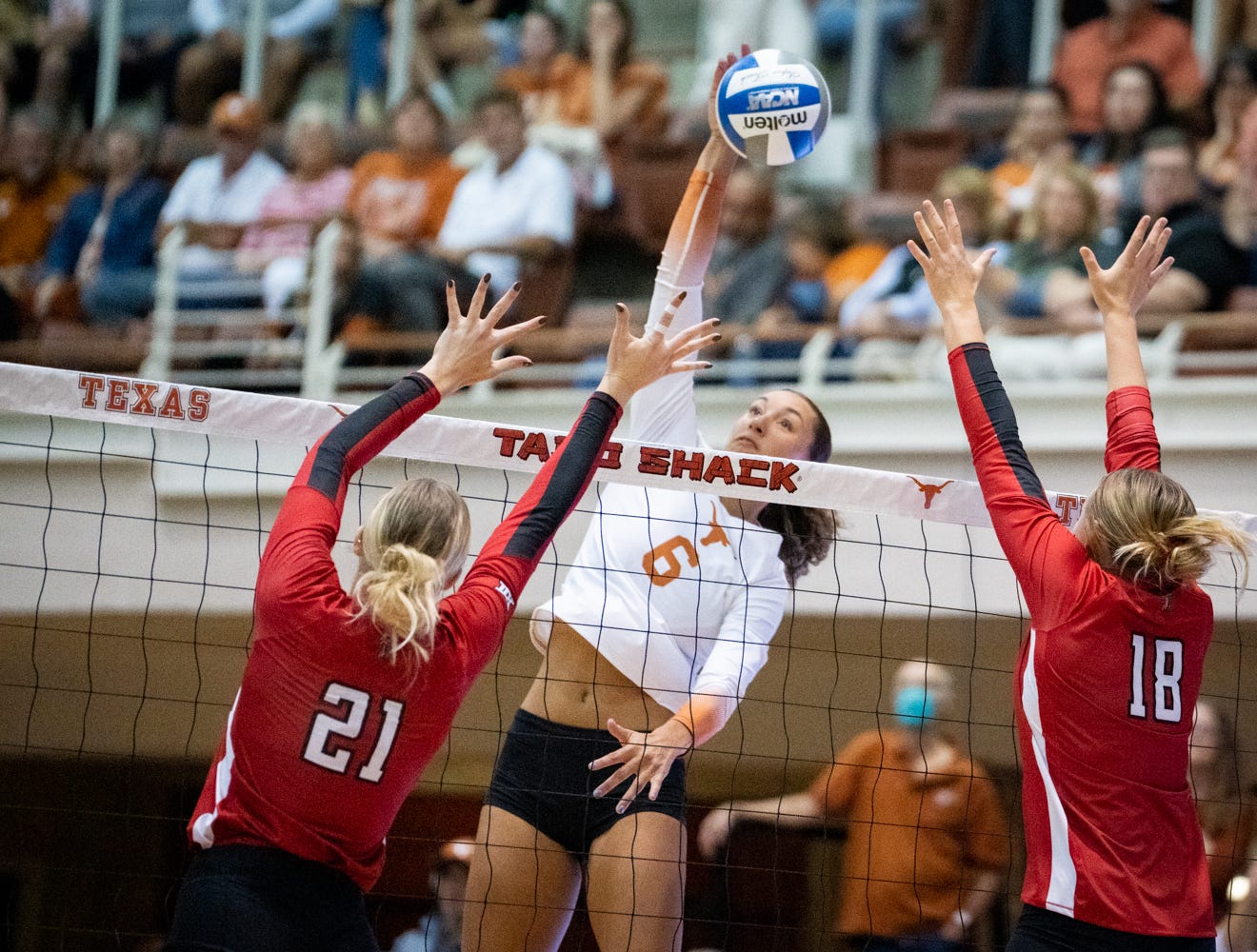 Texas Longhorns Volleyball News Austin American Statesman   0946a788 E06d 4aaf 92c7 7ab07a527d1d Texas Longhorns Volleyball V Texas Tech SED 010.JPG