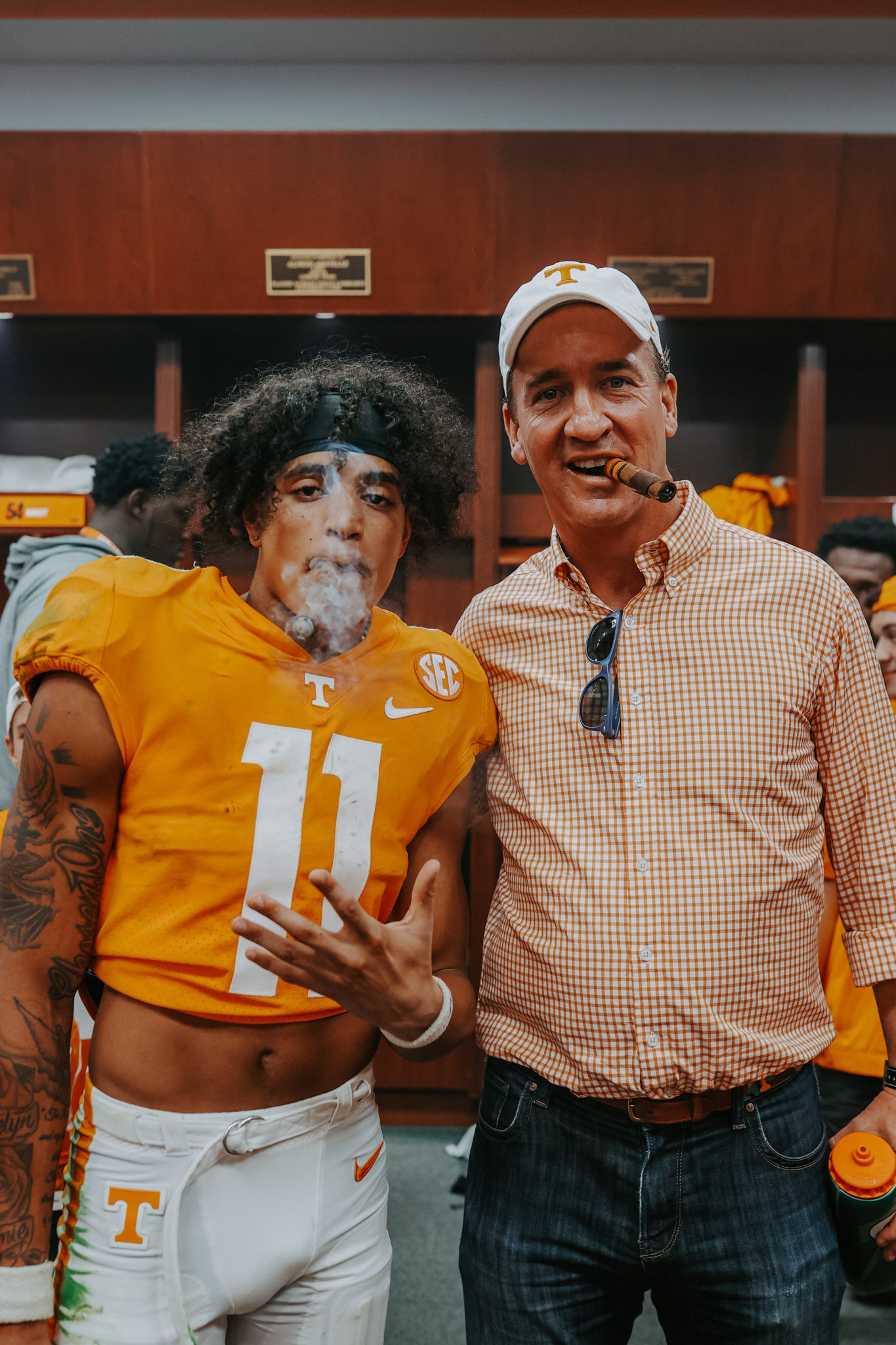 Tennessee WR Jalin Hyatt's And Story Behind Peyton Manning Cigar Photo