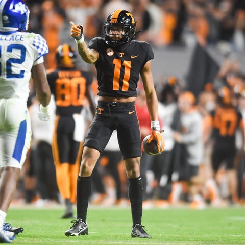 Tennessee wide receiver Jalin Hyatt (11) points to