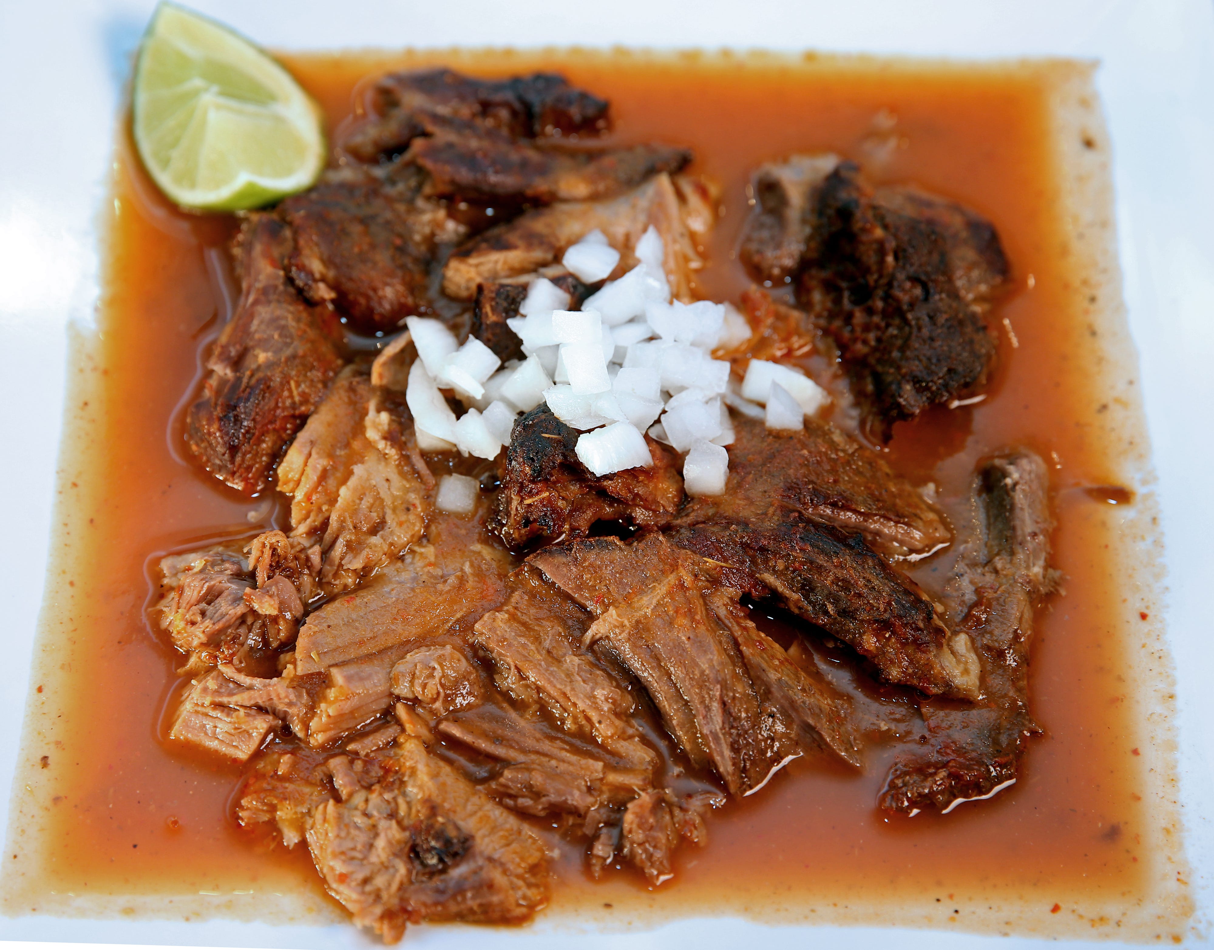 Carnitas de Rafa restaurant on Milwaukee south side is all about meat