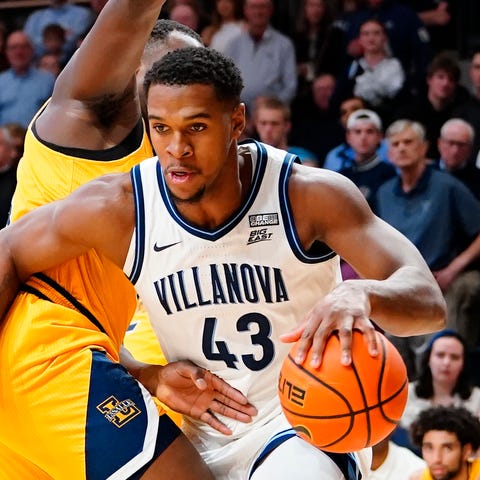 Villanova's Eric Dixon (43) dribbles the ball alon